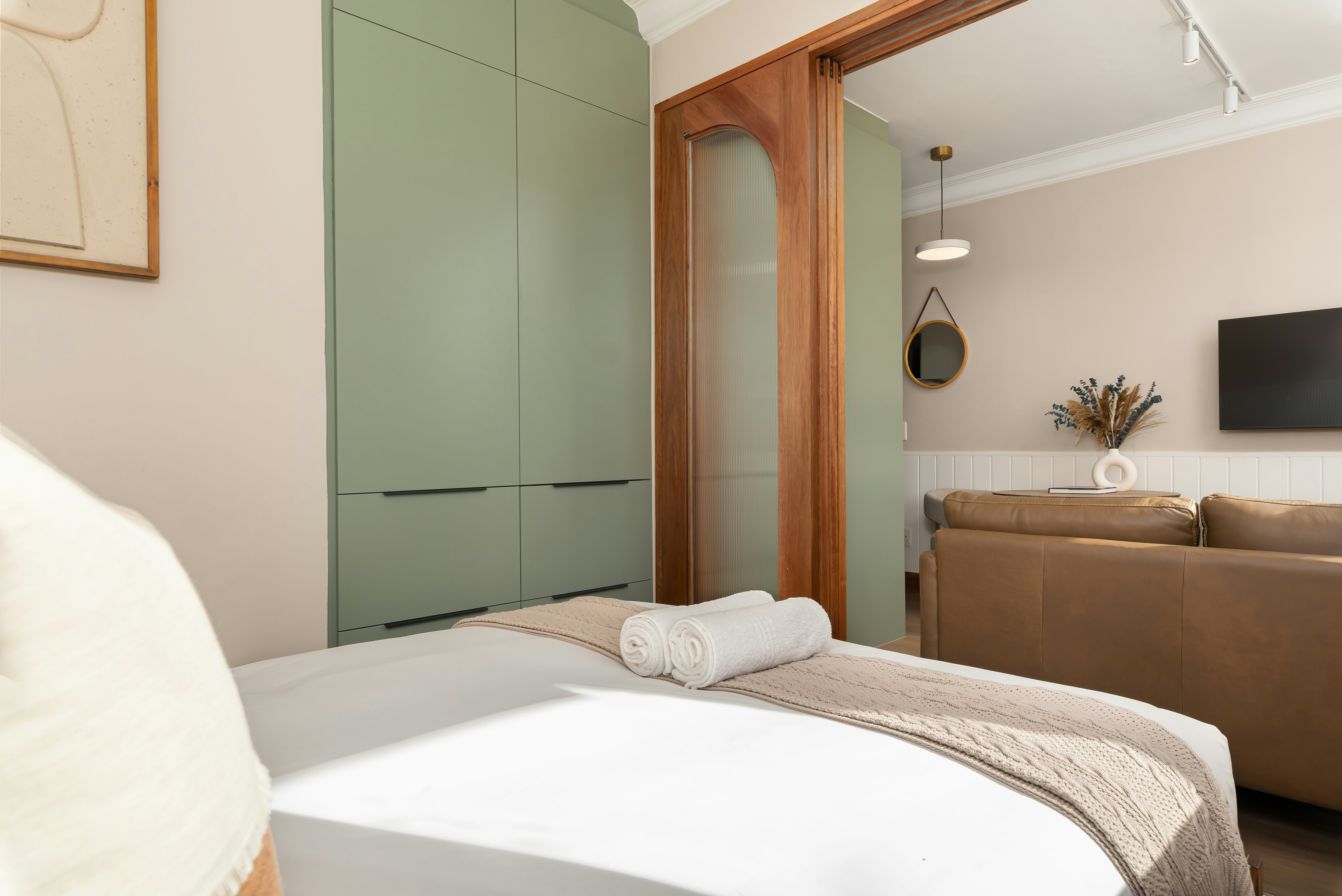 Charlie and the Chairman | Elegant CBD Retreat image no 11 of 24