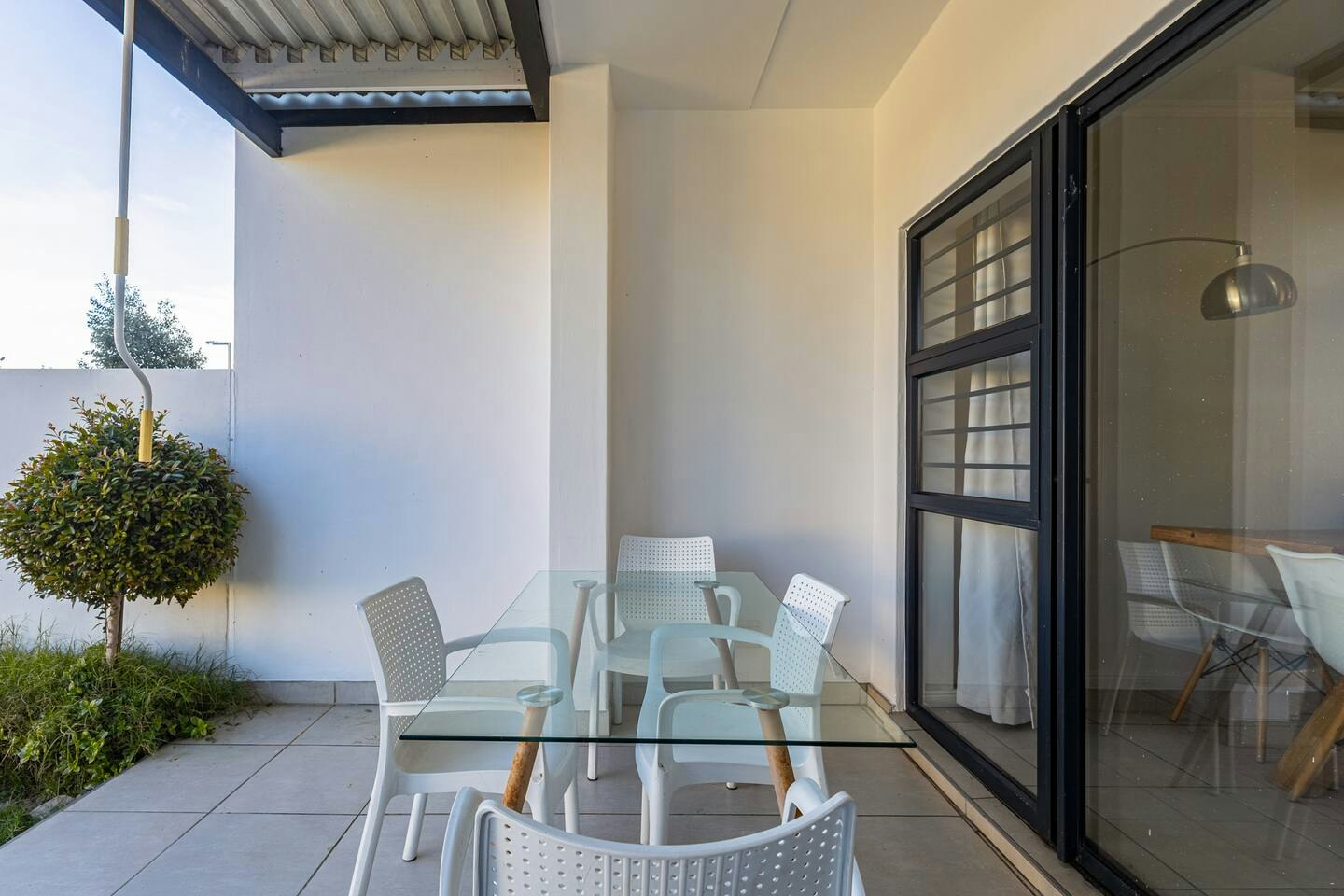 Modern 3-bed Garden |  Pool & Gym image no 22 of 40