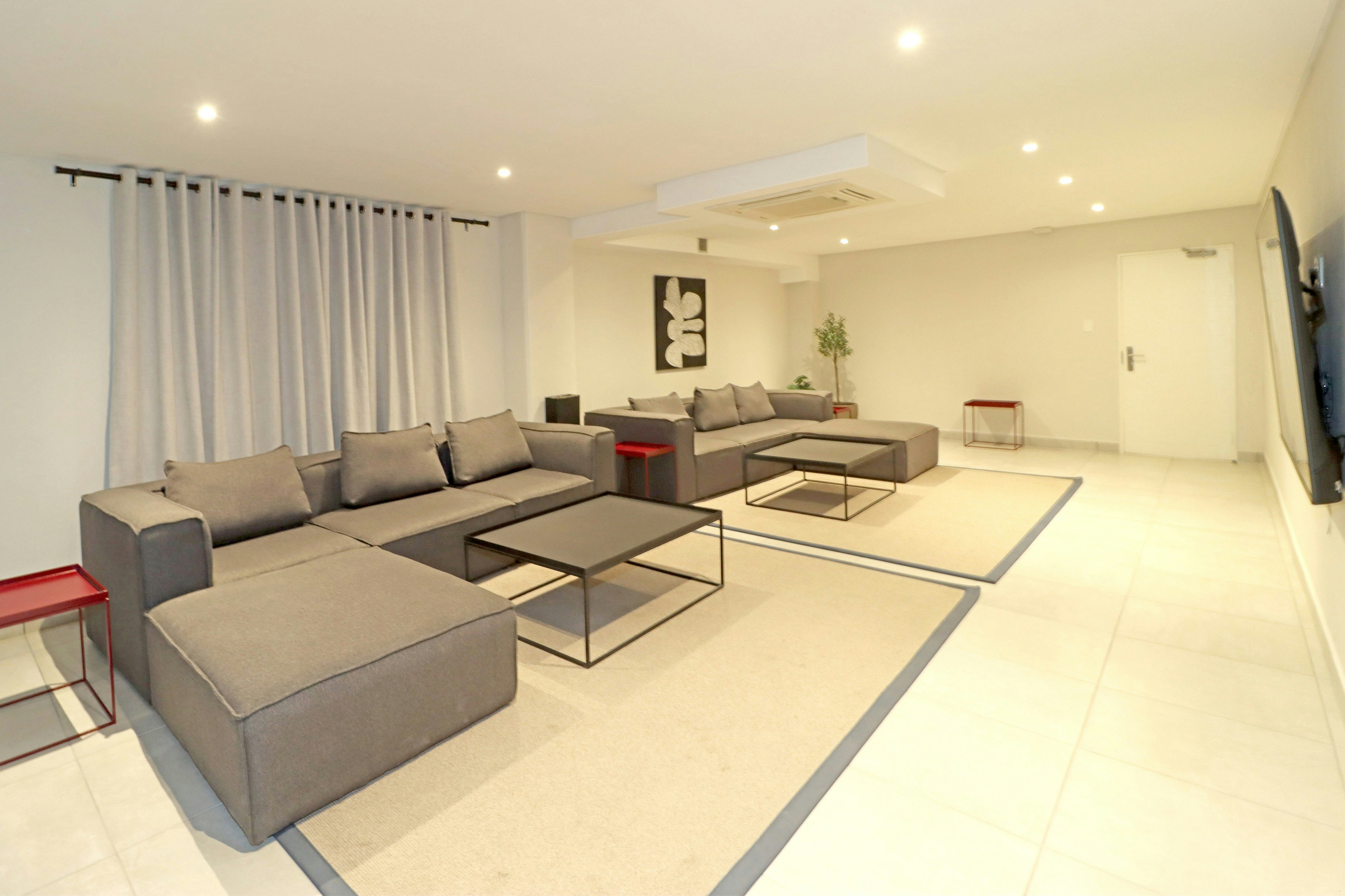 Elegant Studio in Illovo image no 25 of 38