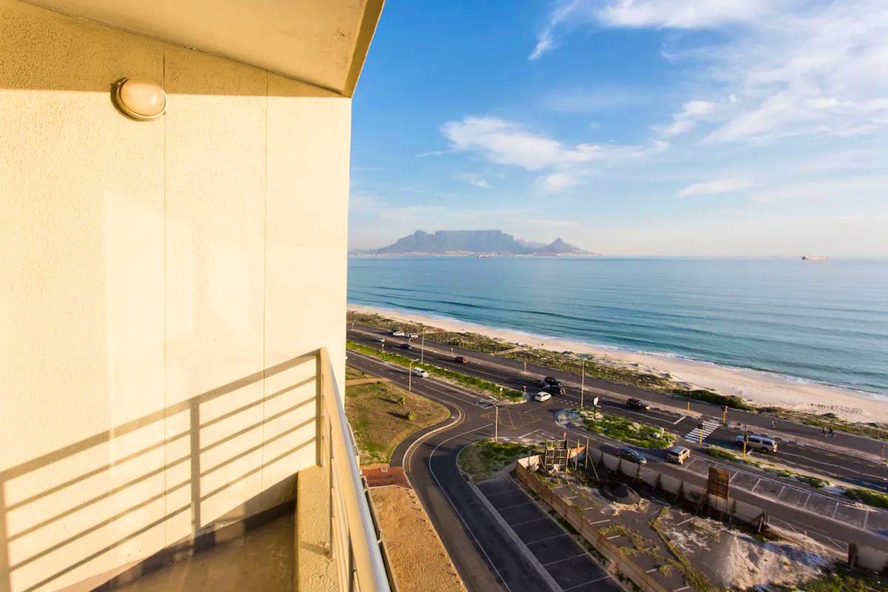 Bloubergstrand Accommodation at  | Viya