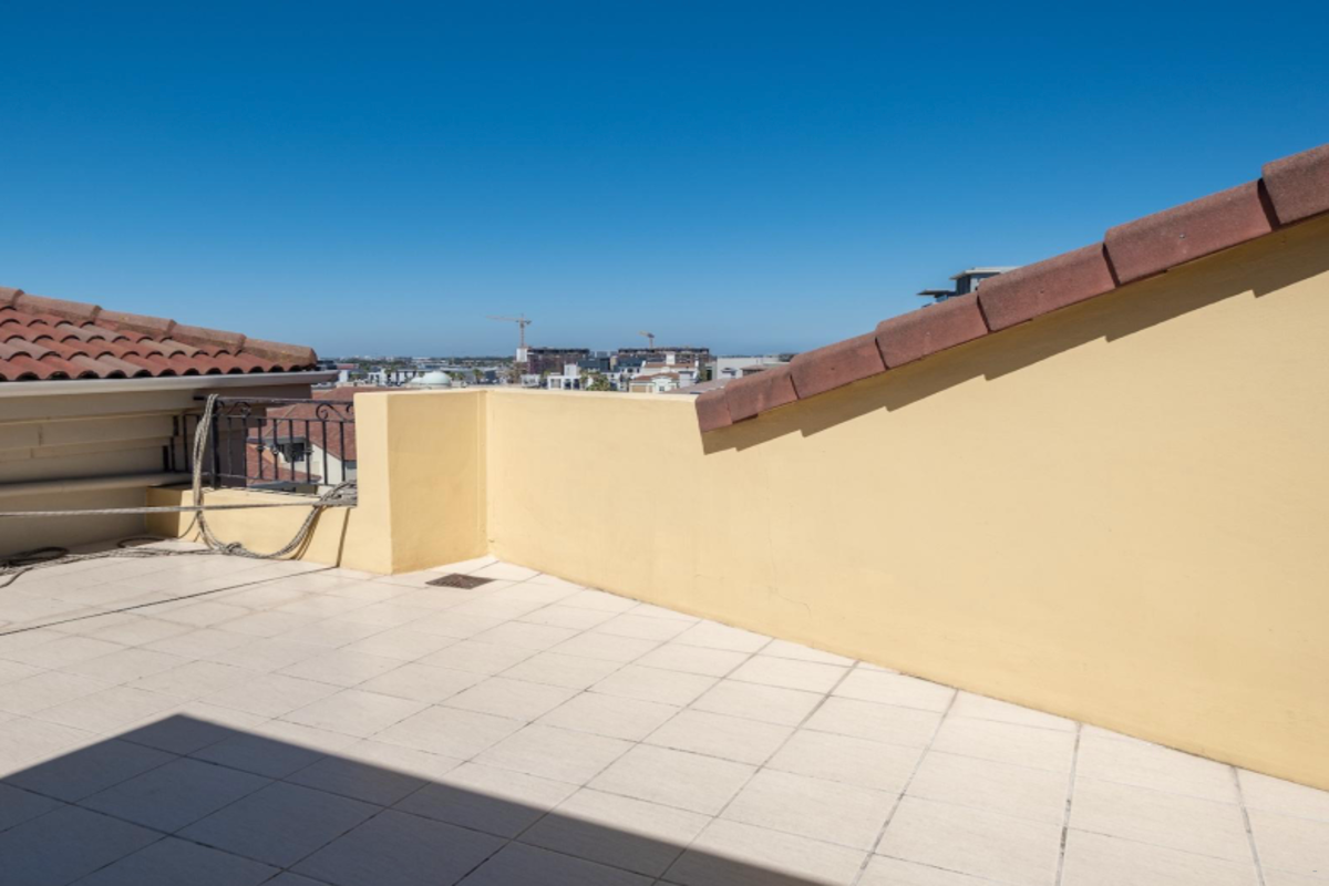 3 Bed 3 Bath Penthouse ICP606 image no 22 of 86