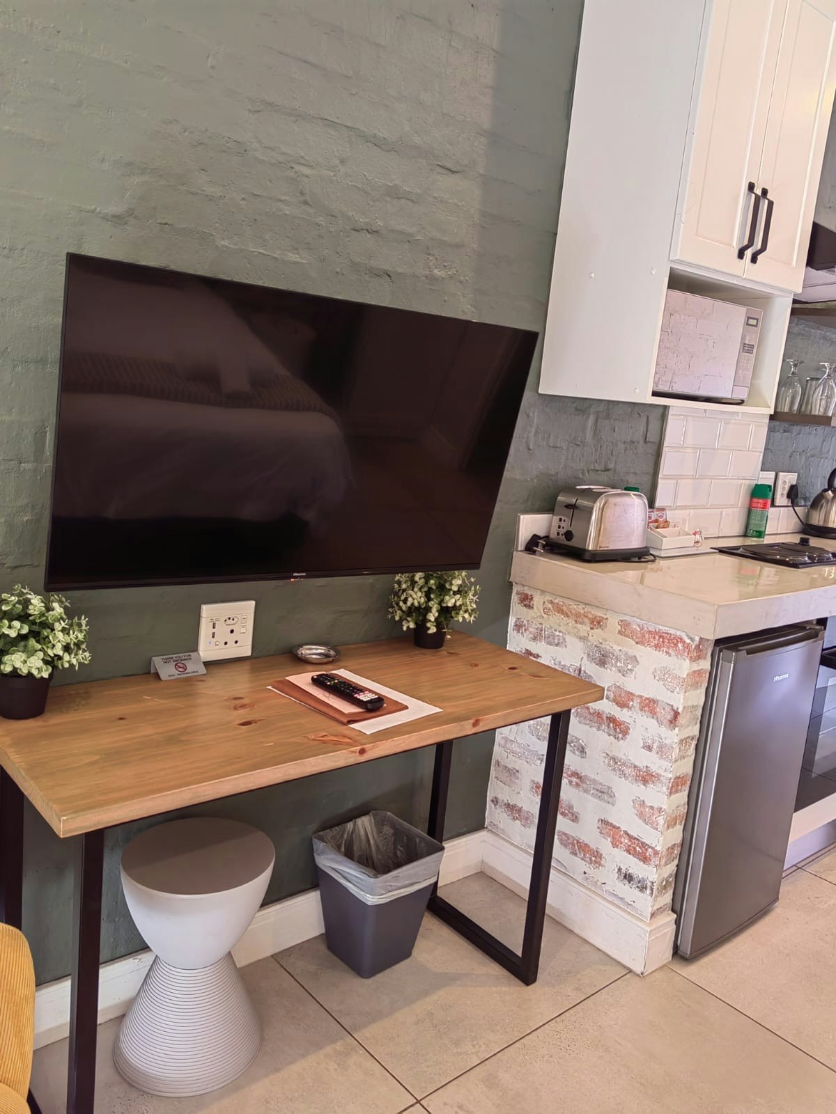 1110 Cote De Val Boutique Apartment image no 21 of 27