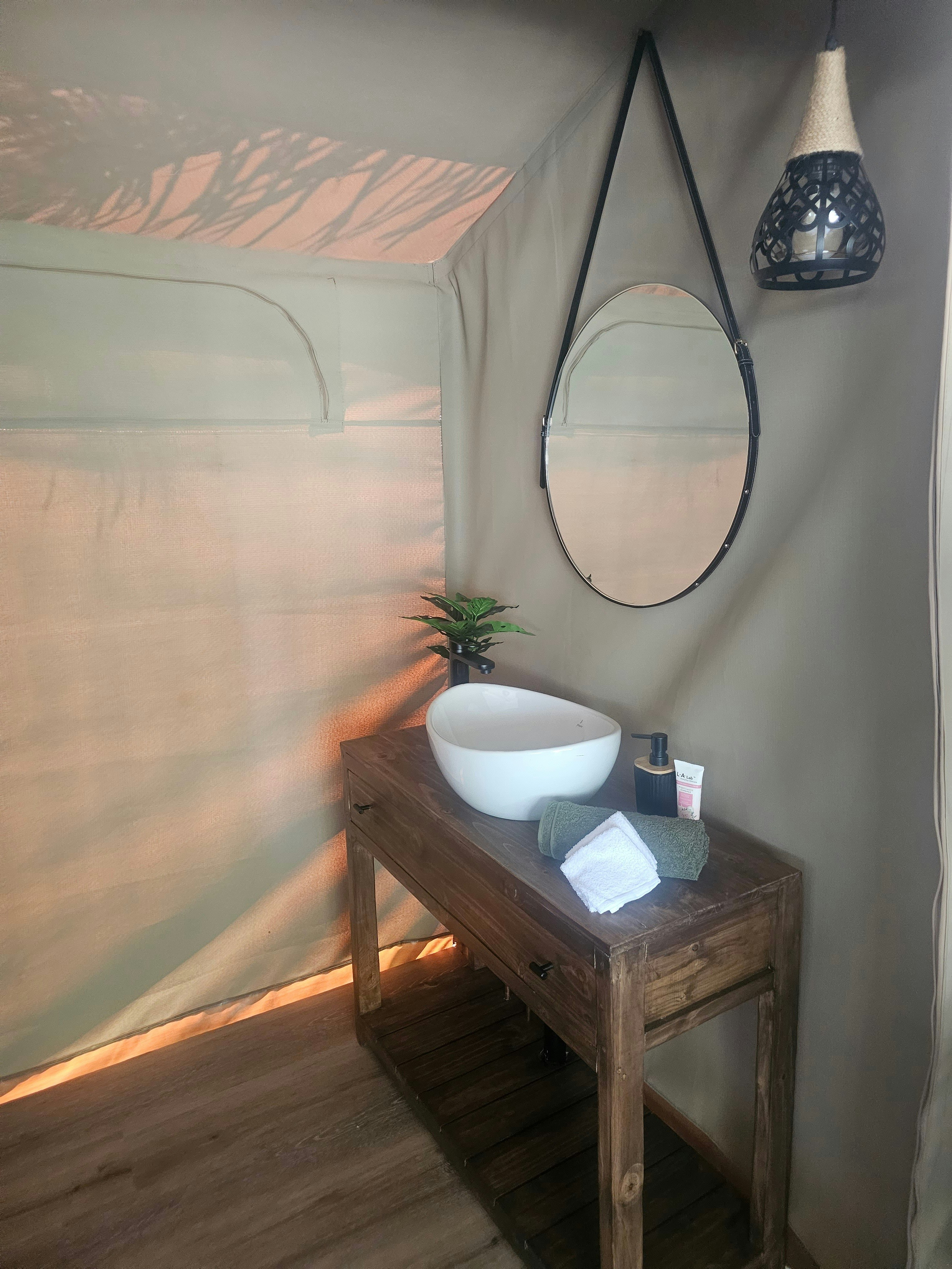 Rose cottage Luxury Tented Suite image no 20 of 25