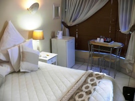 Cradle Of Humankind Accommodation at Whara Whara Guest House | Viya