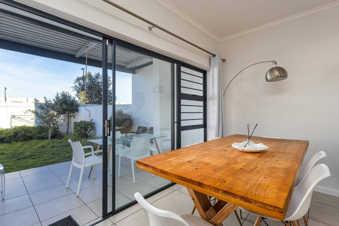 Modern 3-bed Garden |  Pool & Gym image no 4 of 40