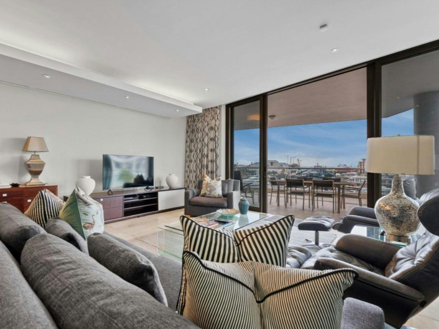 Mountain Marina - Three Bedroom Luxury Premier 2 image no 3 of 17