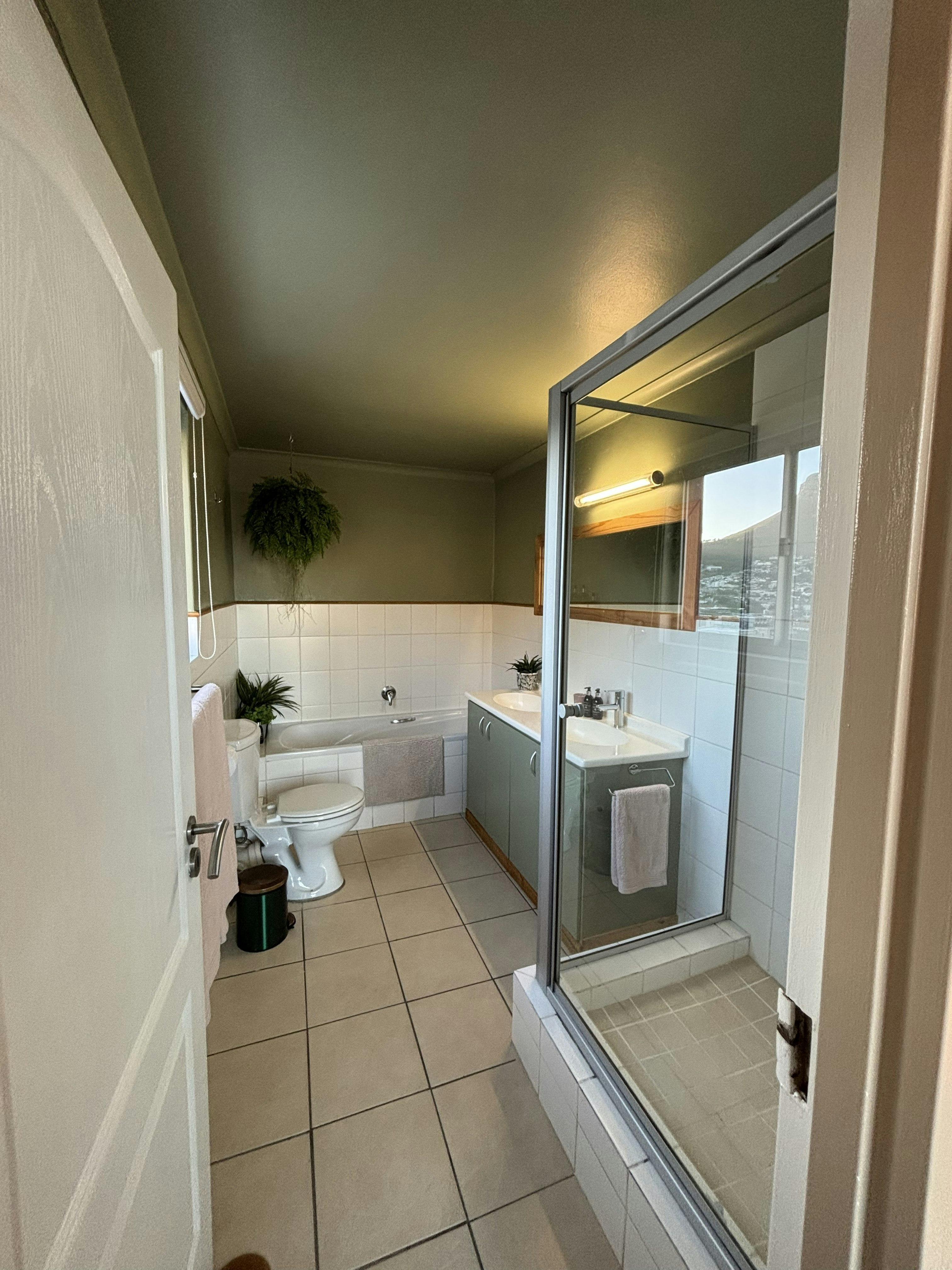 Luxury Top-Floor Retreat image no 40 of 82