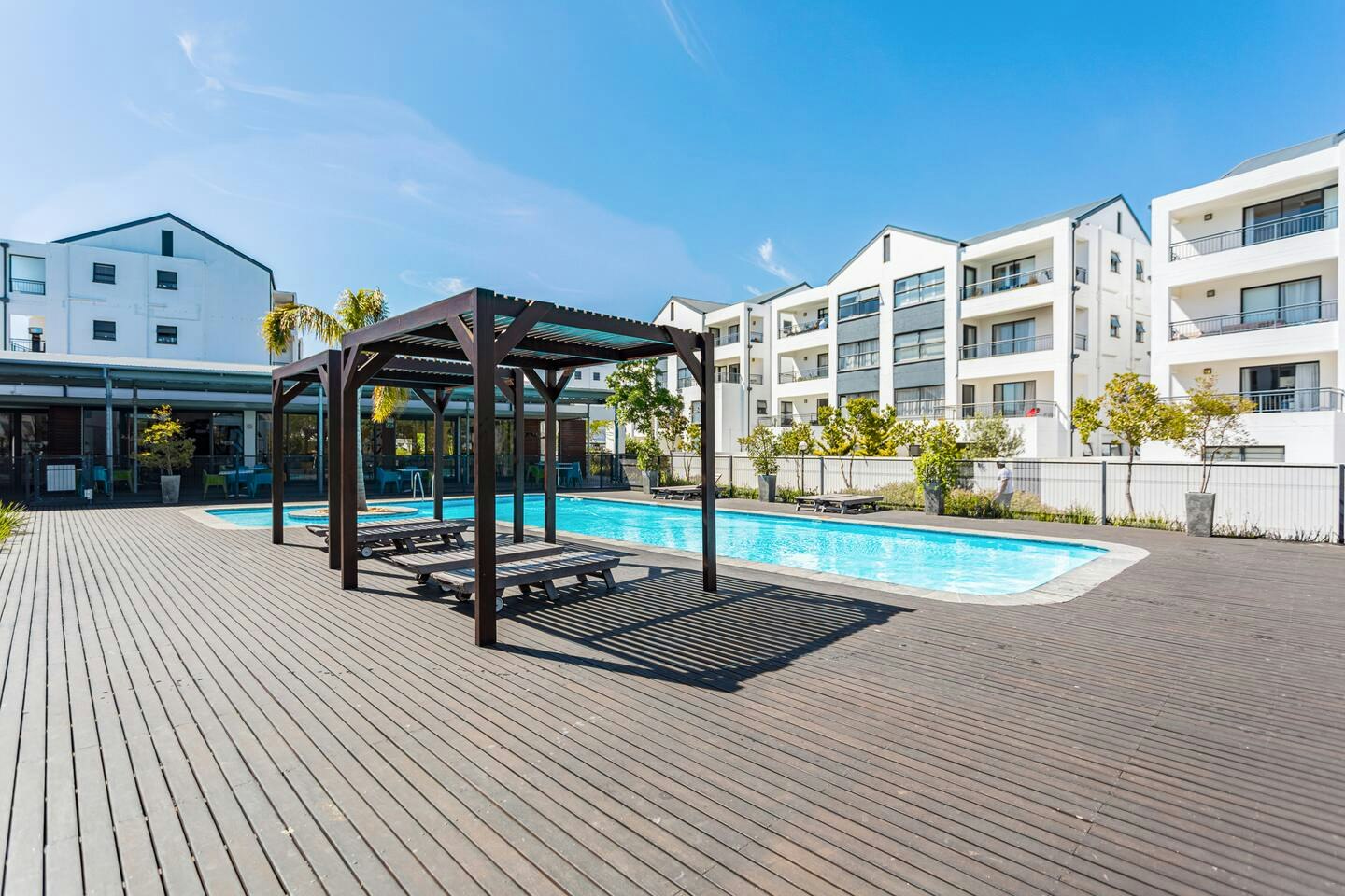 Modern 3-bed Garden |  Pool & Gym image no 34 of 40