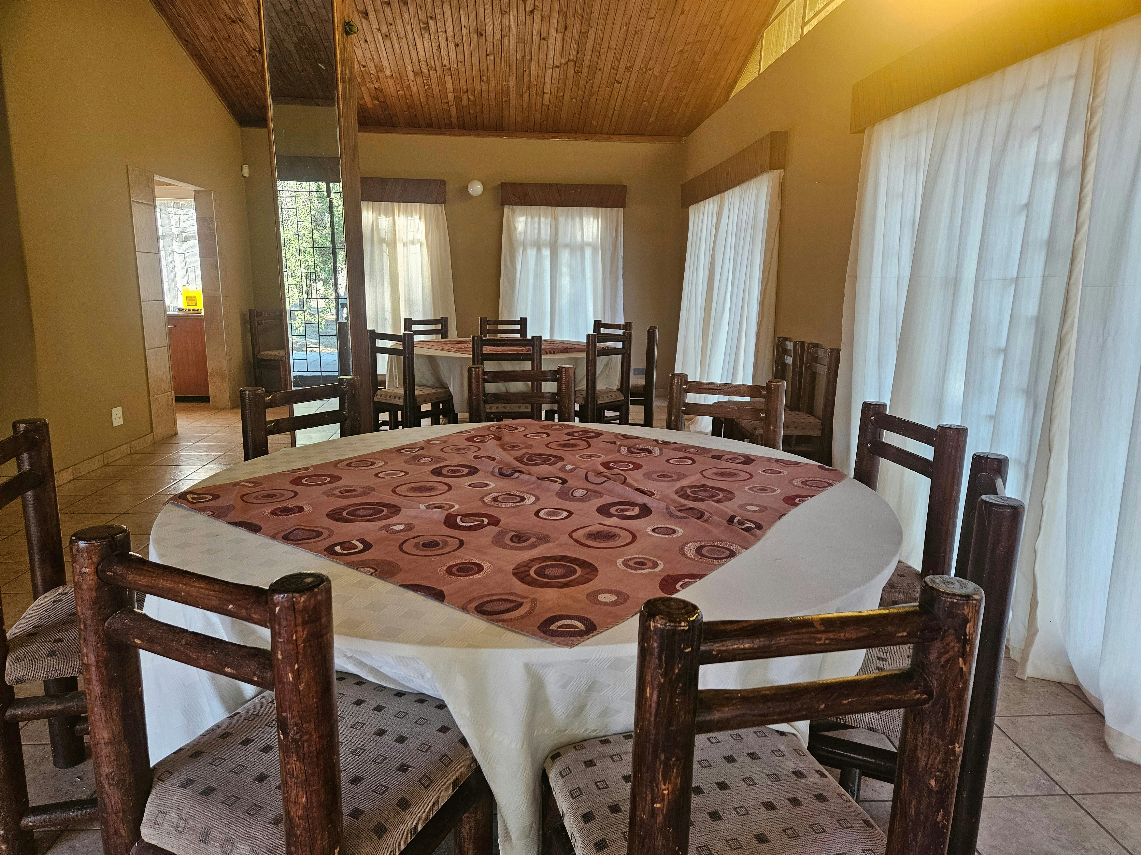 Tambuki Backpackers & Self-catering - Dinokeng image no 10 of 15