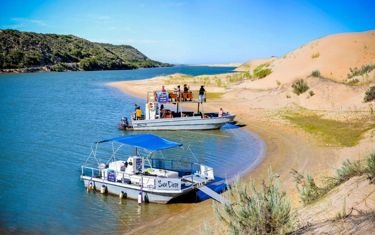 Maggie May House Boat image no 21 of 25