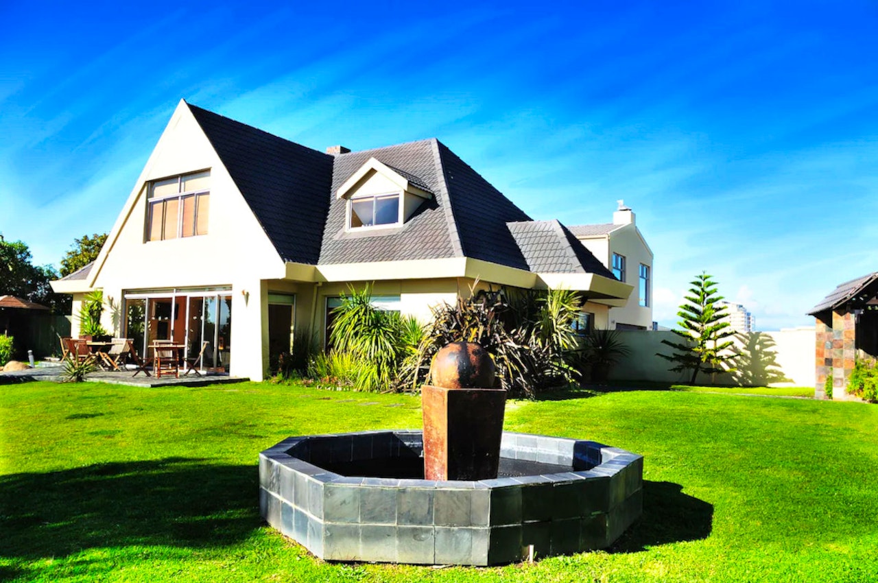 Bloubergstrand Accommodation at  | Viya