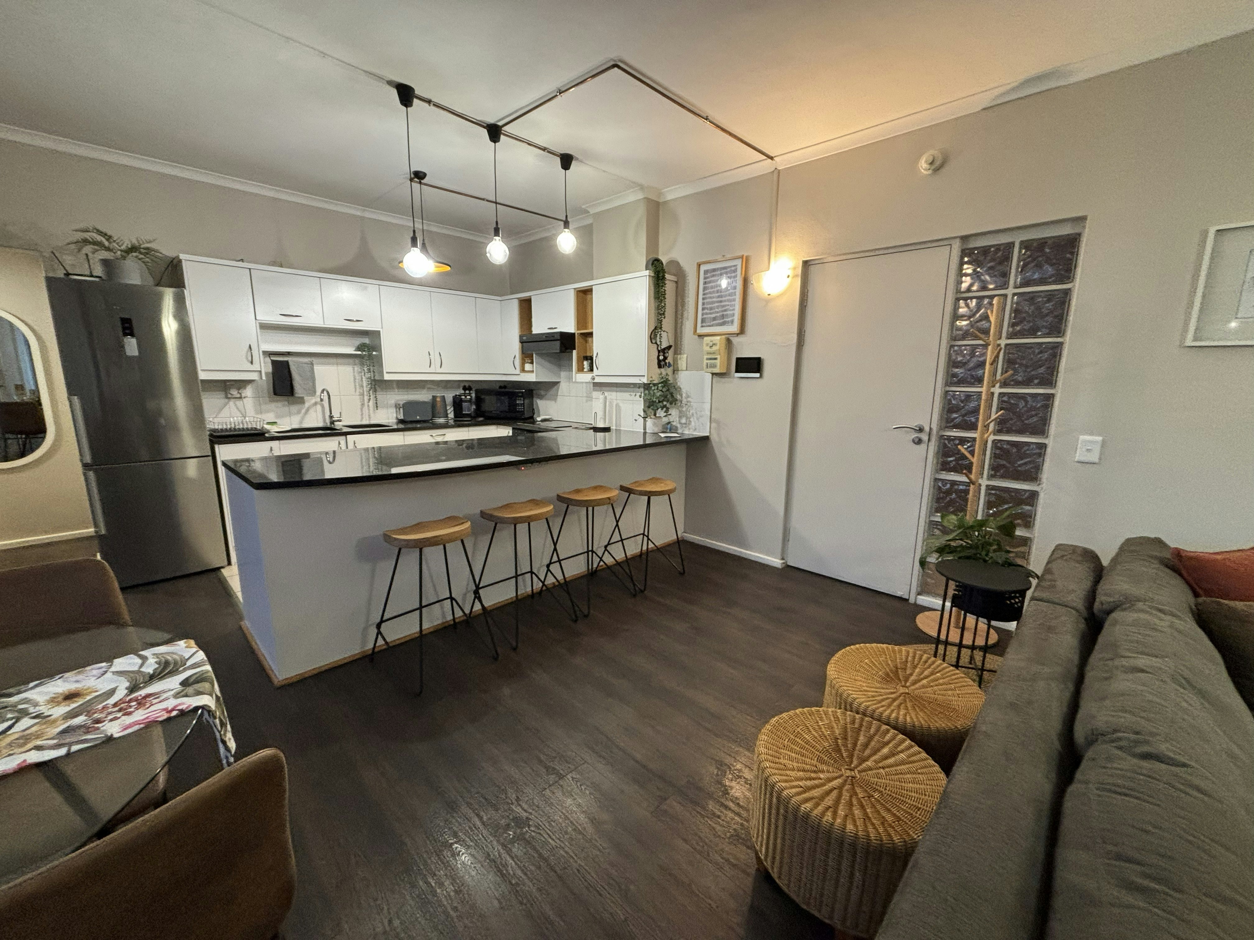 Luxury Top-Floor Retreat image no 20 of 82
