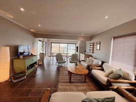 Struisbaai Accommodation at Makulu Strand House | Viya