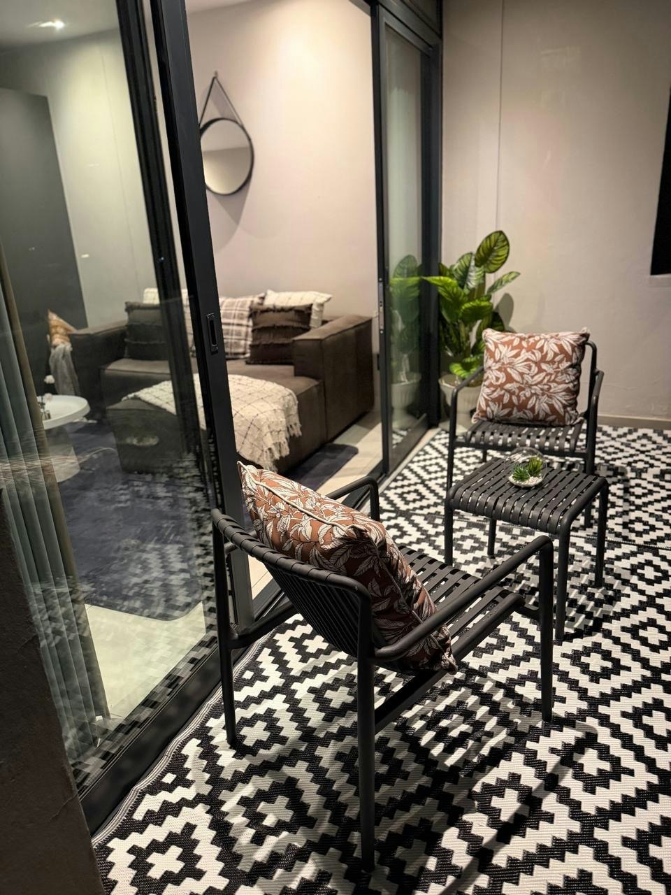 Luxurious Modern Apartment Near Rosebank & Sandton image no 16 of 16