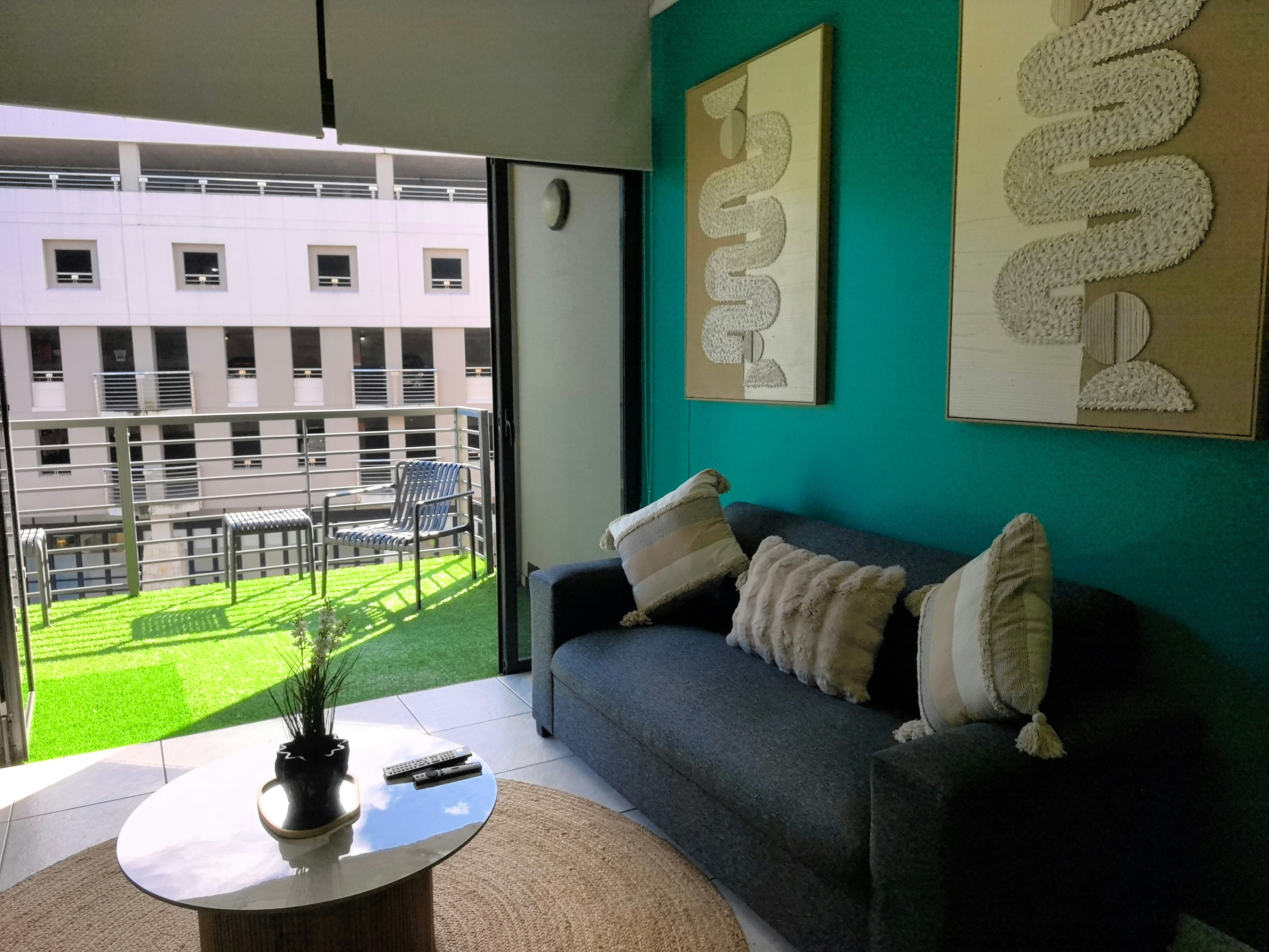 Stunning Lake View Apartment image no 1 of 27