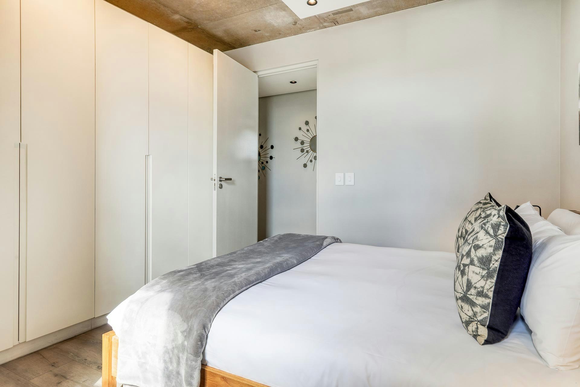 604 Luxury City View image no 10 of 16