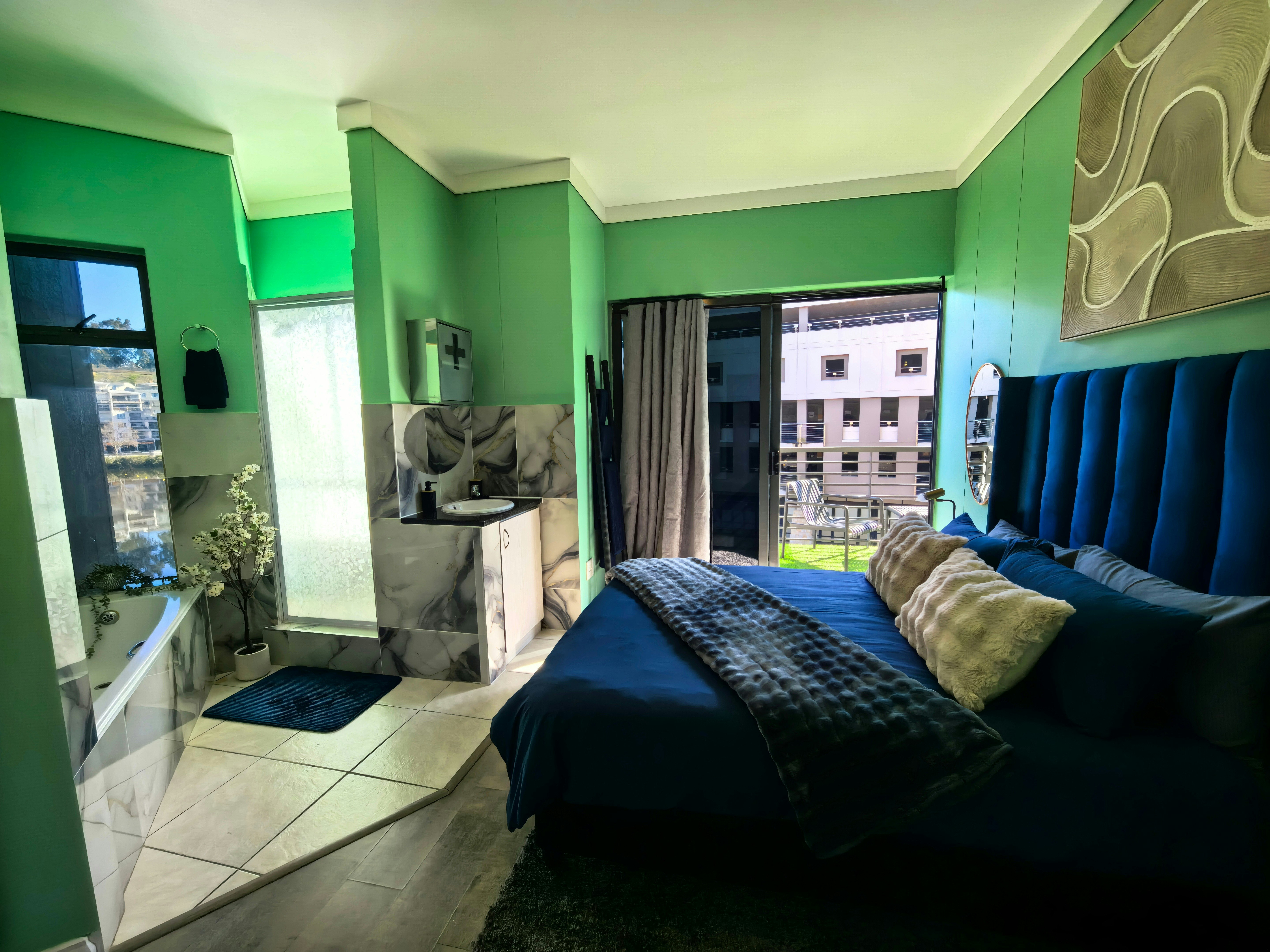 Stunning Lake View Apartment image no 18 of 27