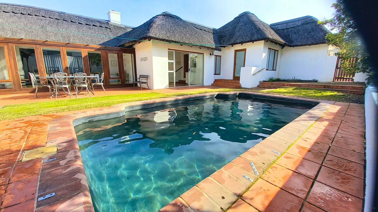 Hermanus Accommodation at  | Viya