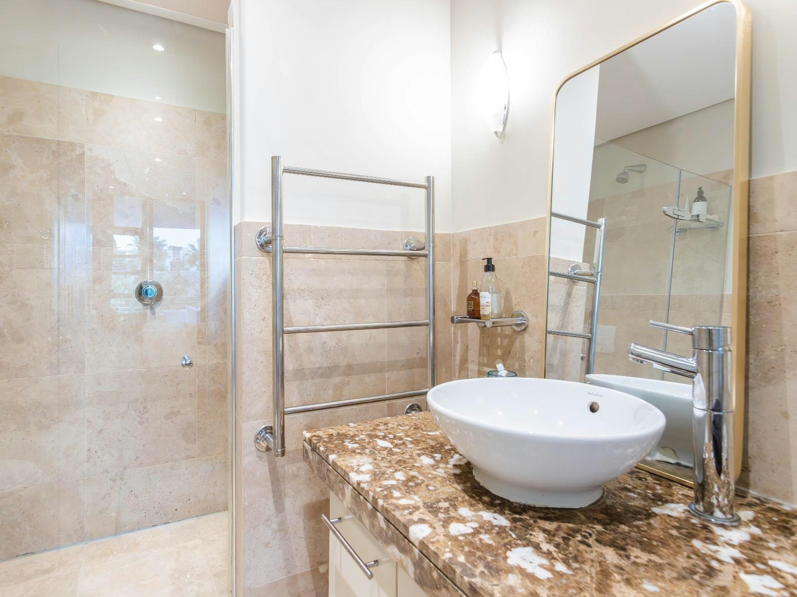 Mountain Marina - One Bedroom Premier 5 image no 4 of 15