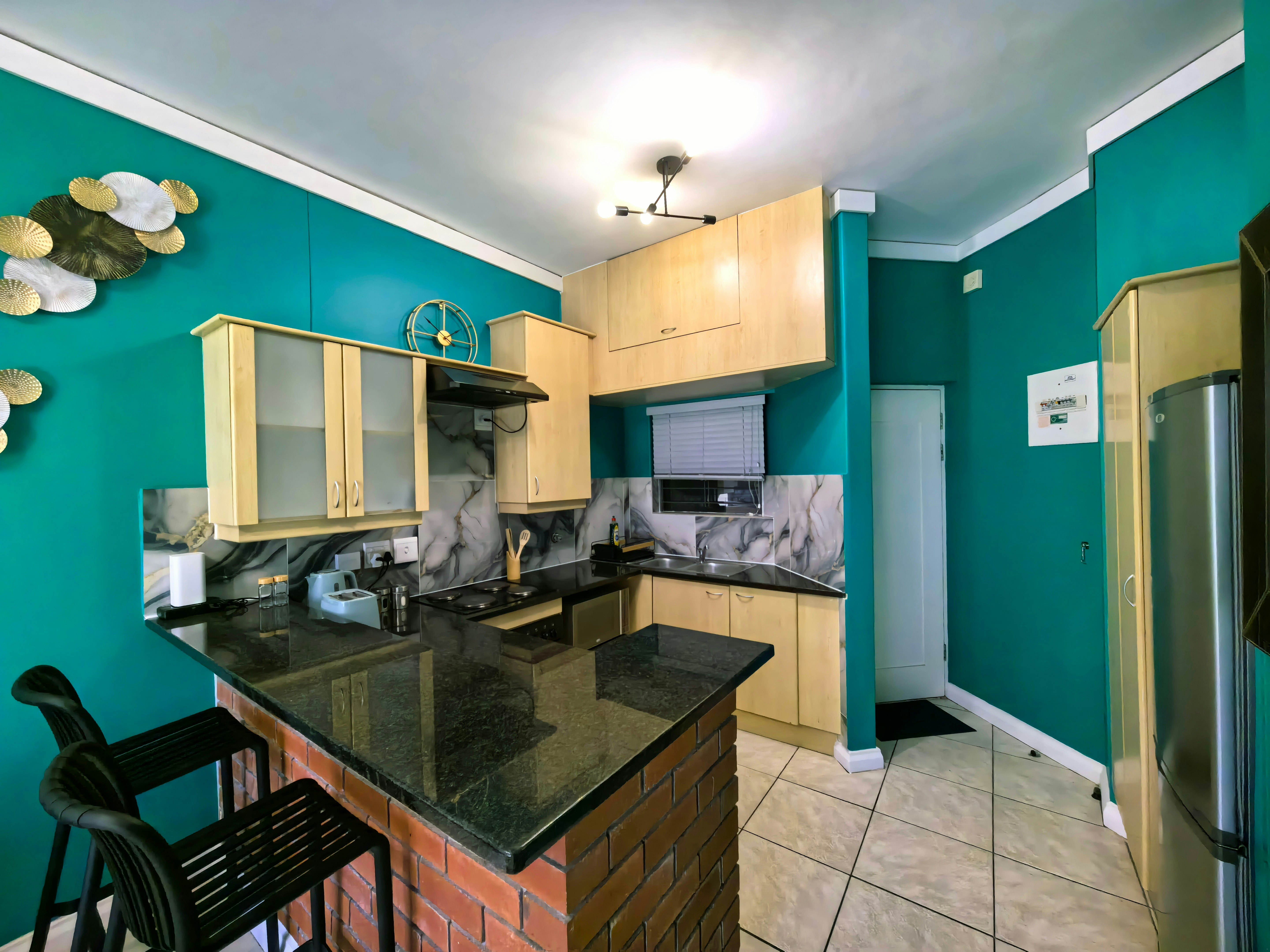 Stunning Lake View Apartment image no 5 of 27