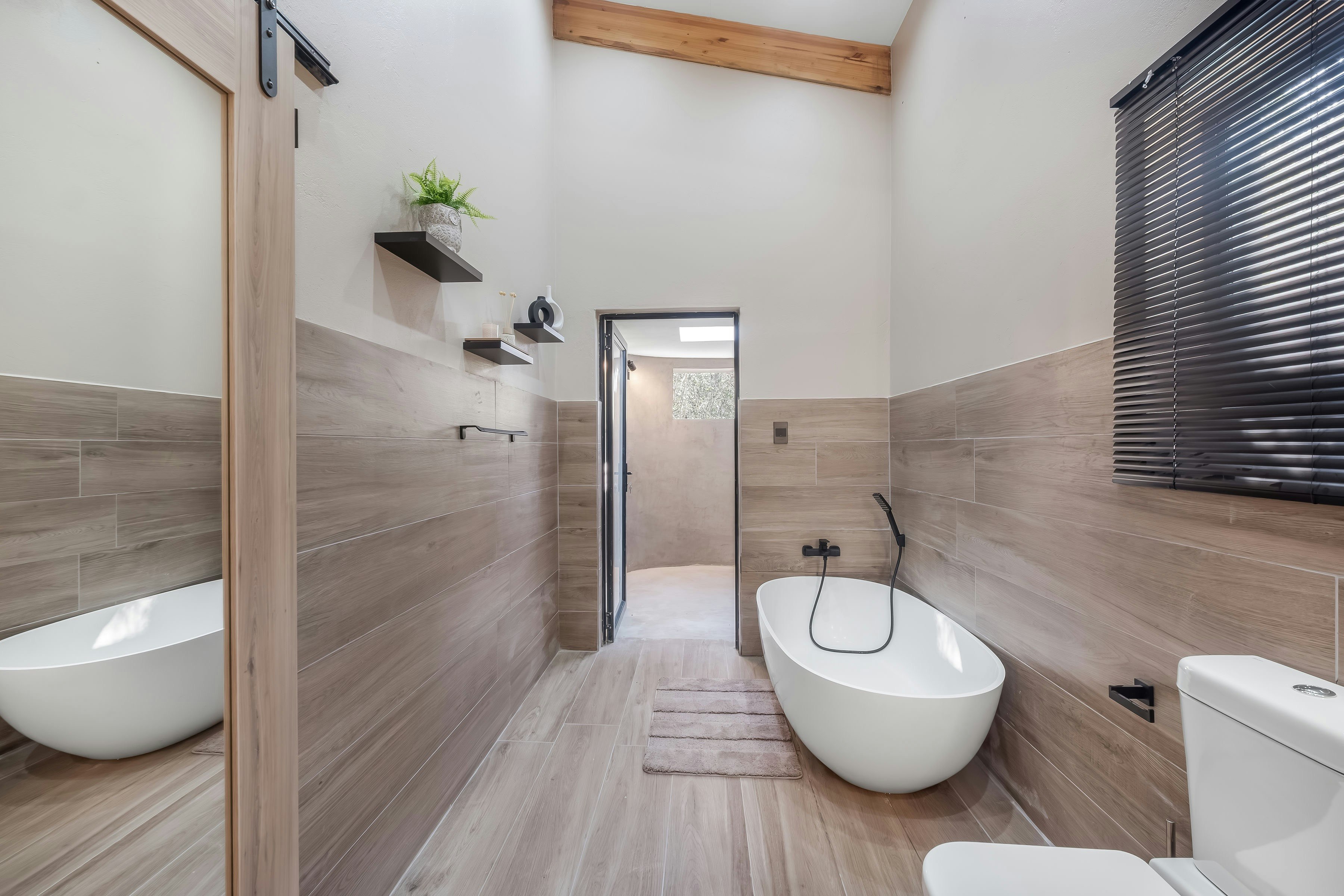 Yana’s Luxury Villa image no 16 of 25