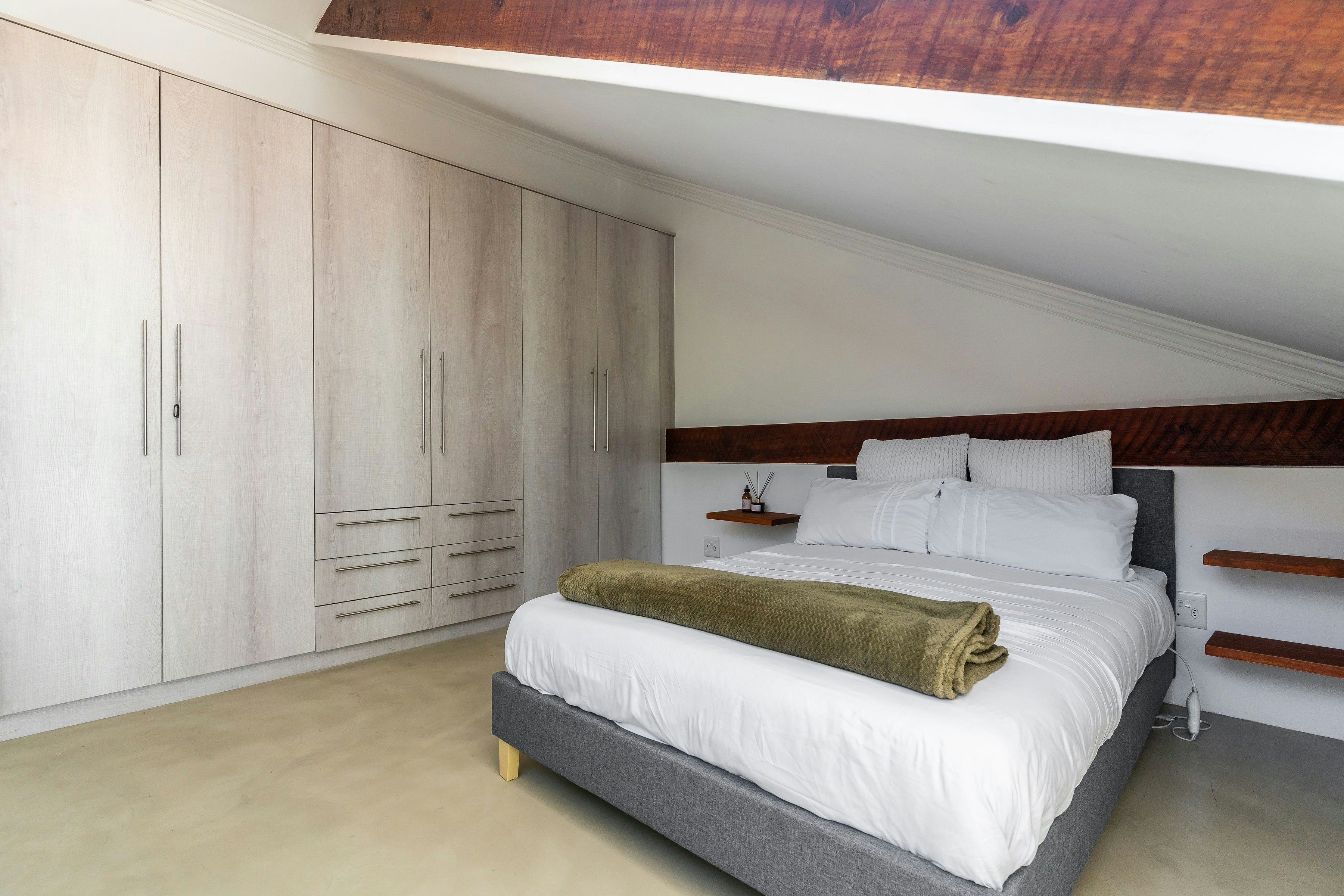 Modern Rustic Gem at the Foot of Table Mountain image no 18 of 32