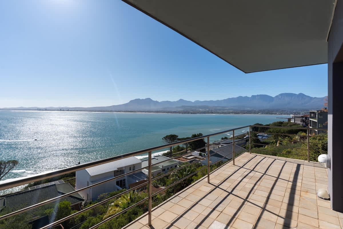 Gordon's Bay Villa with Sea and Mountain Views image no 22 of 38