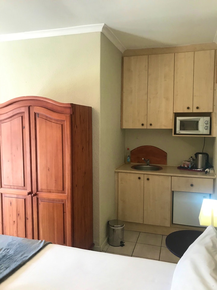 Northern Suburbs Accommodation at Le Petit Chateau Guest House | Viya