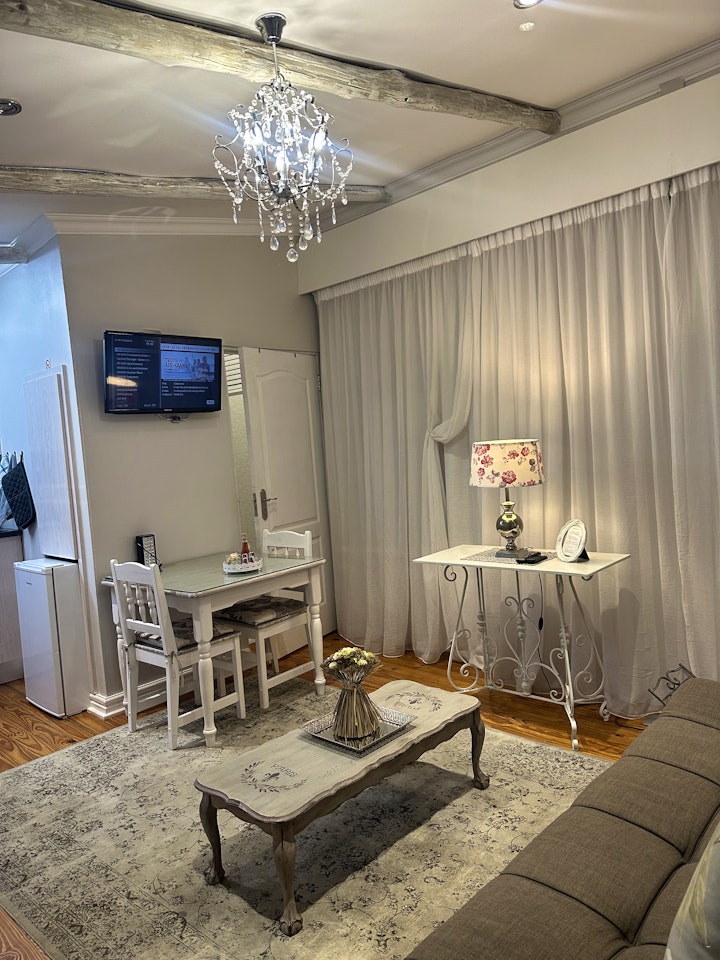 Bloemfontein Accommodation at A Bed & Roses Guest Rooms | Viya