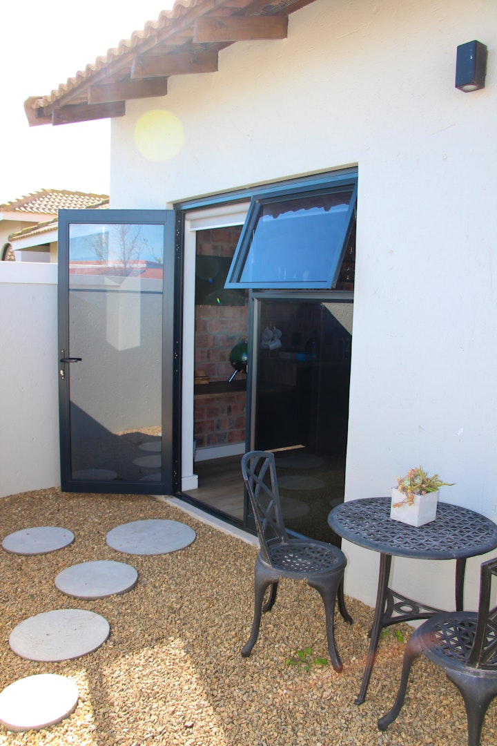 Western Cape Accommodation at Lemon Tree Studio 991 | Viya