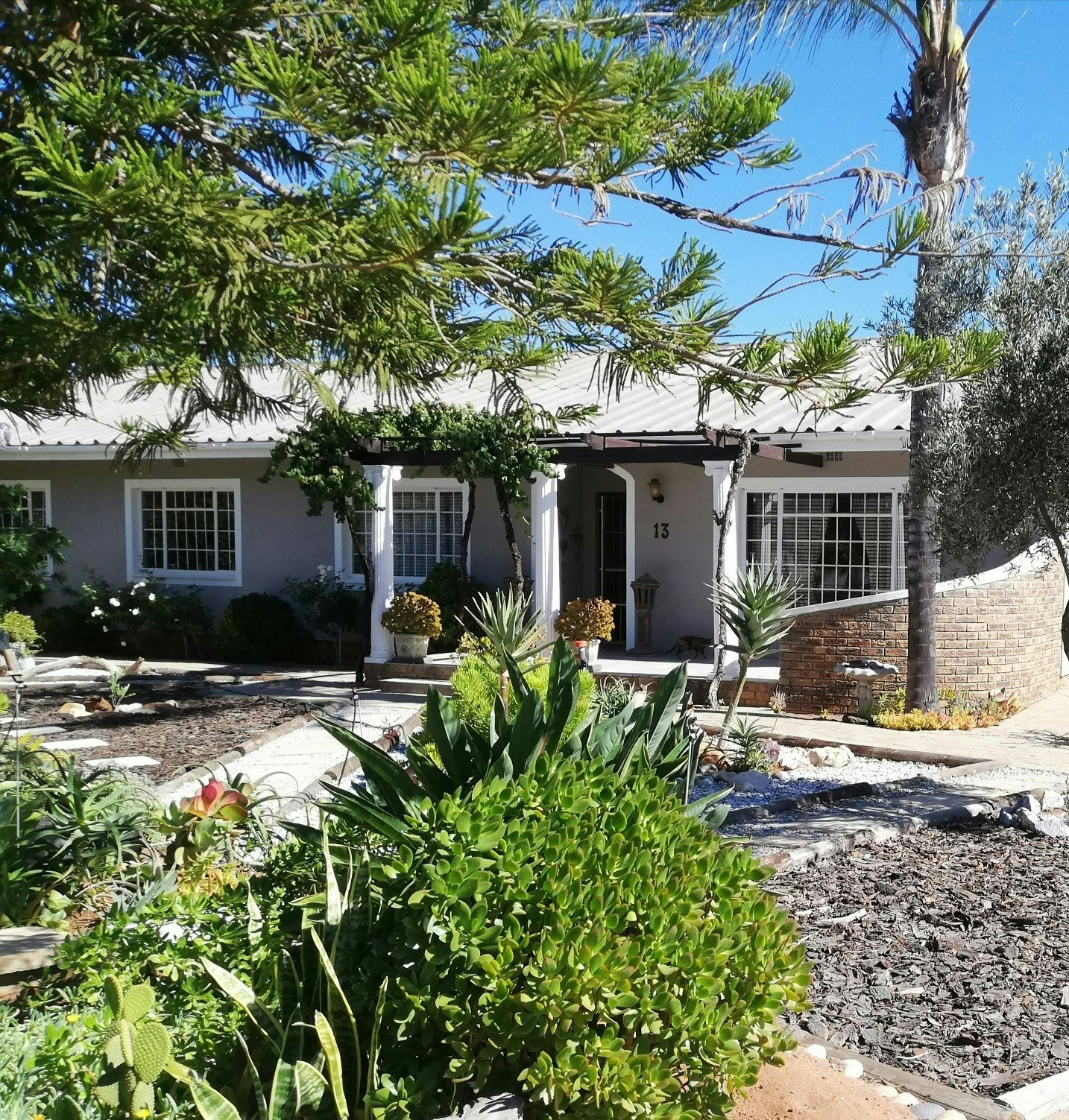 Voni's Cottages image no 2 of 5