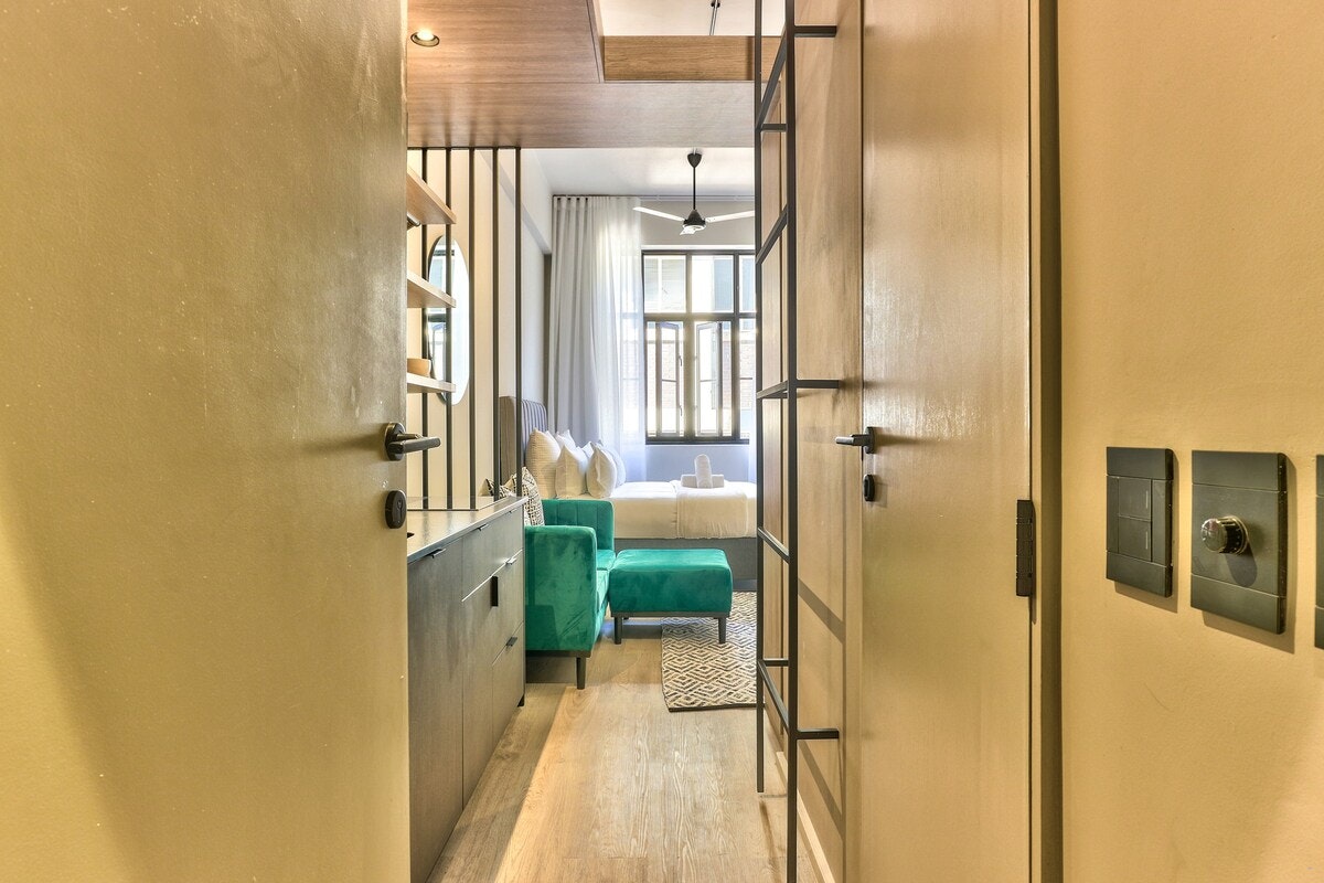 Urban Gem located in the of the East City | Map