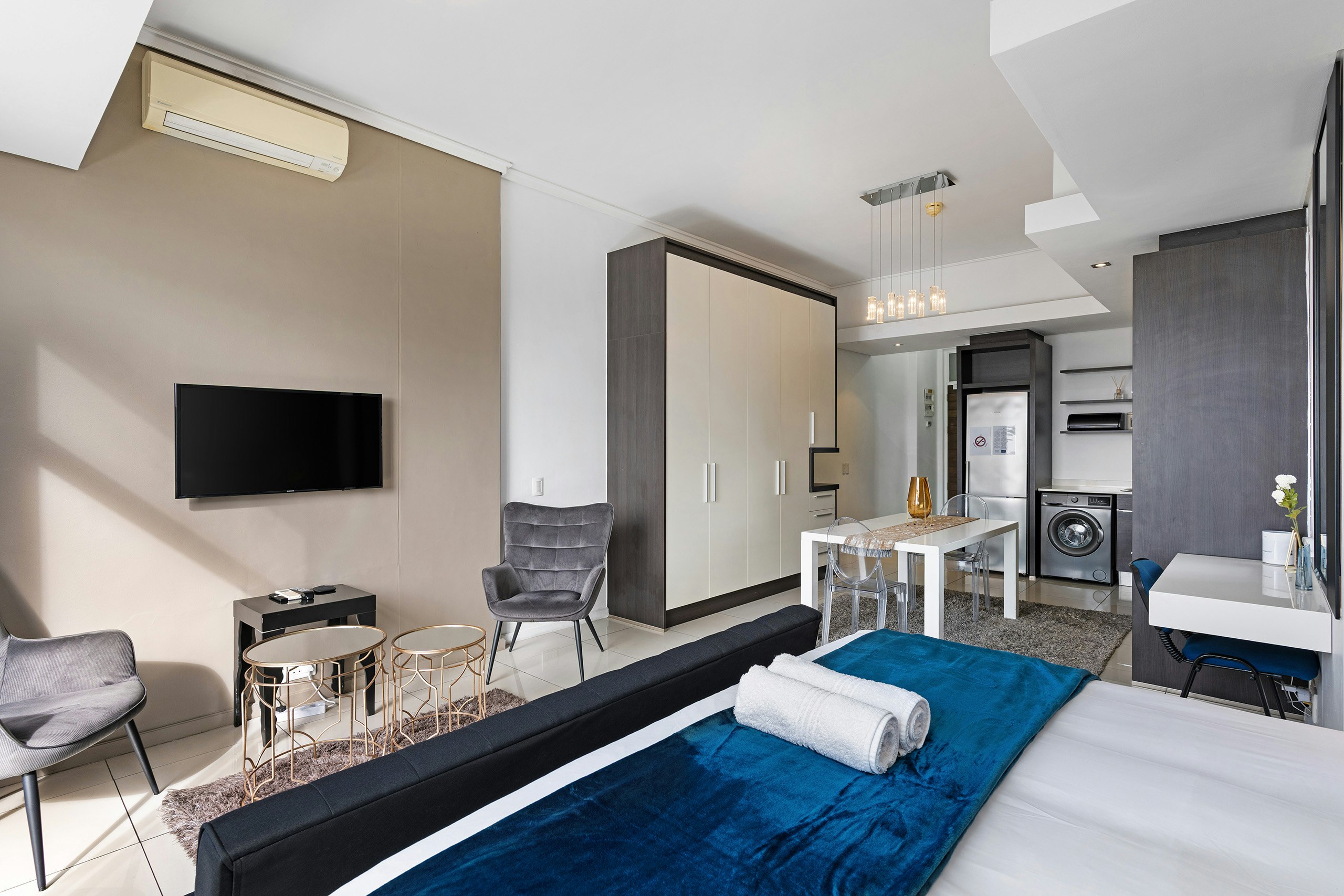 Luxury Stay Crystal Towers image no 6 of 17