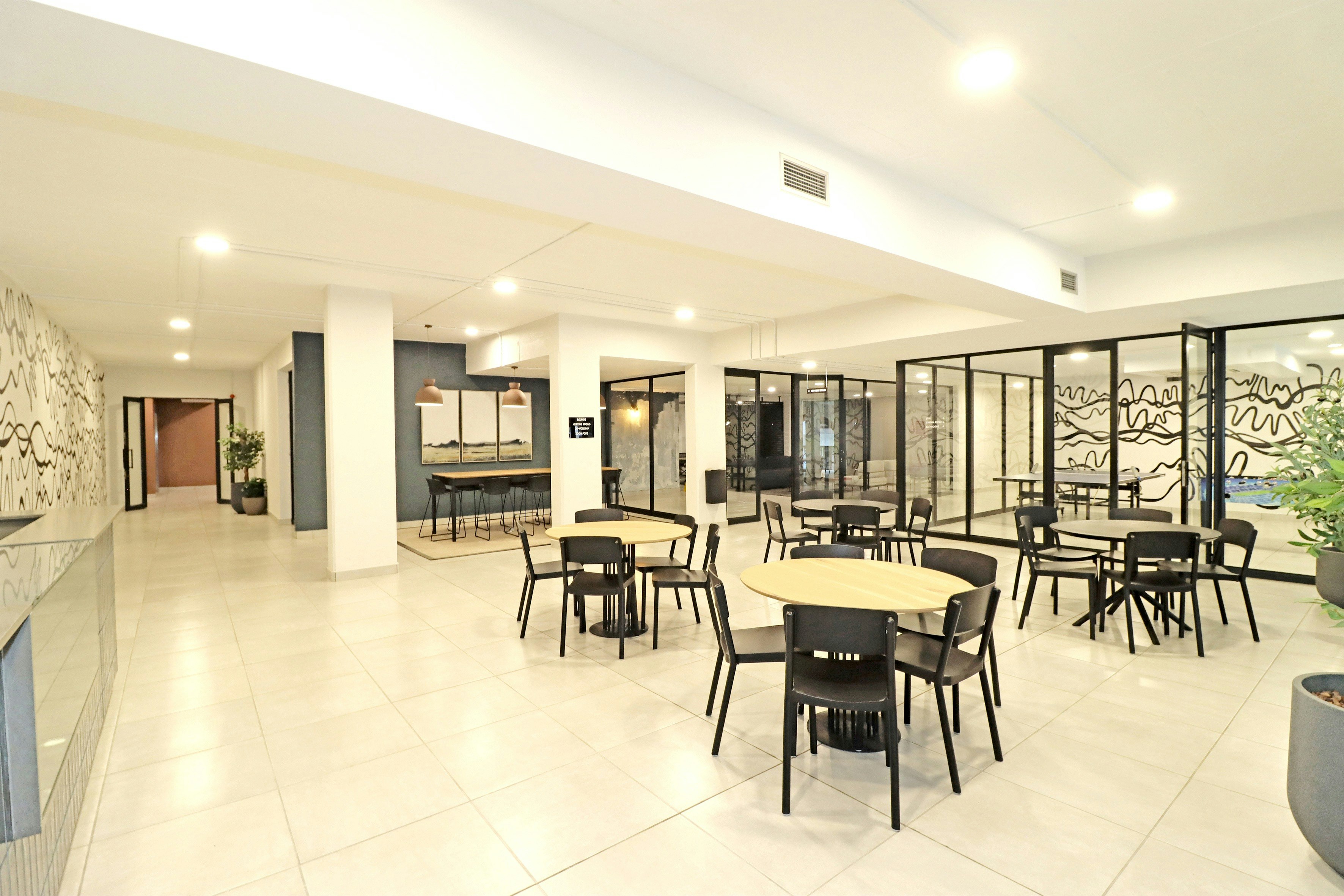 Elegant Studio in Illovo image no 33 of 38