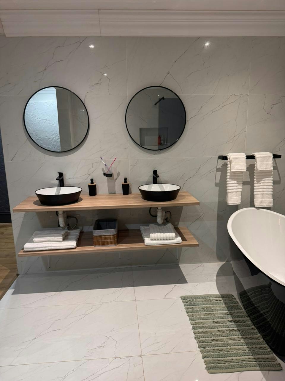 Midlands Luxury Villa image no 10 of 16
