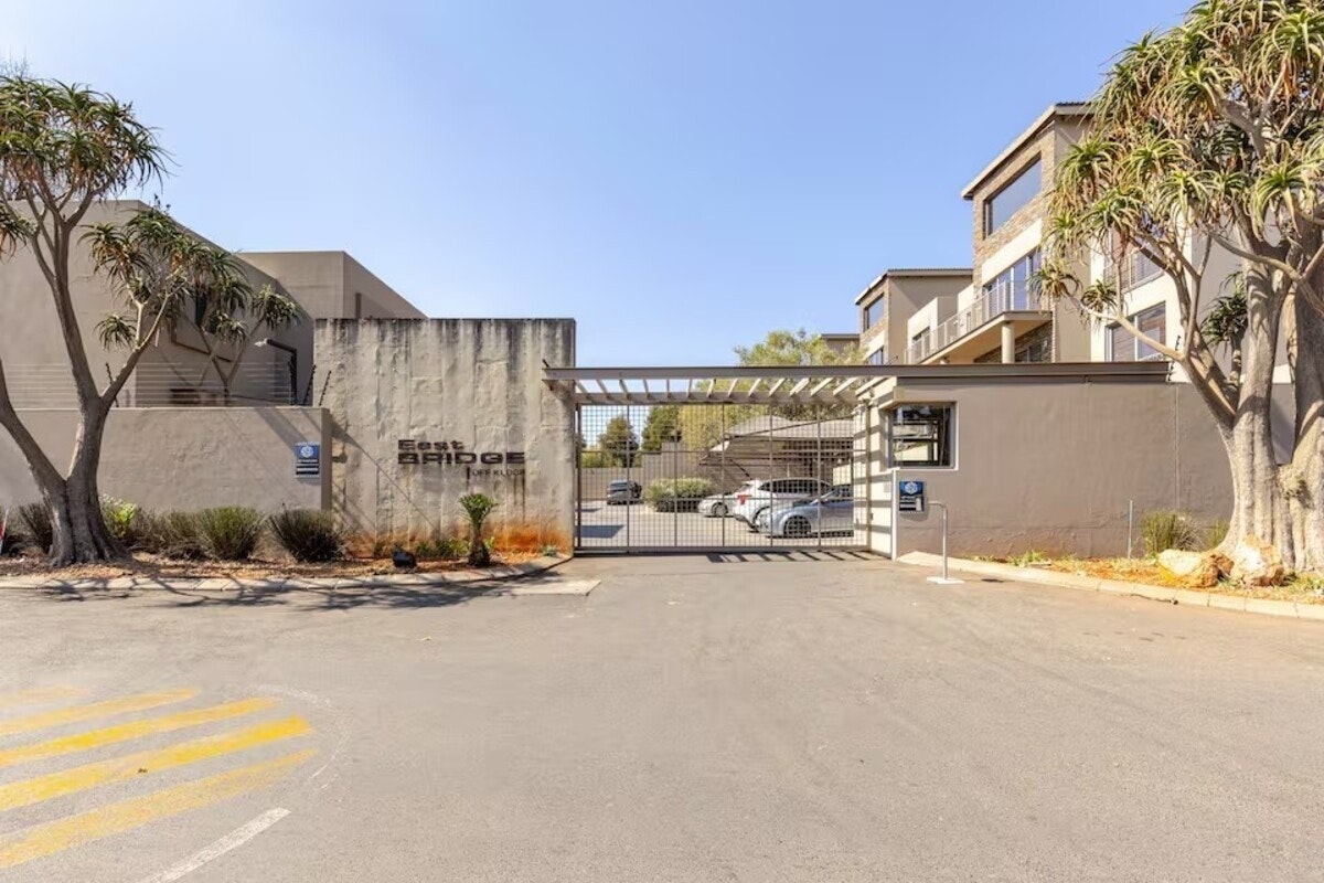 Eastbridge Off Kloof image no 3 of 40