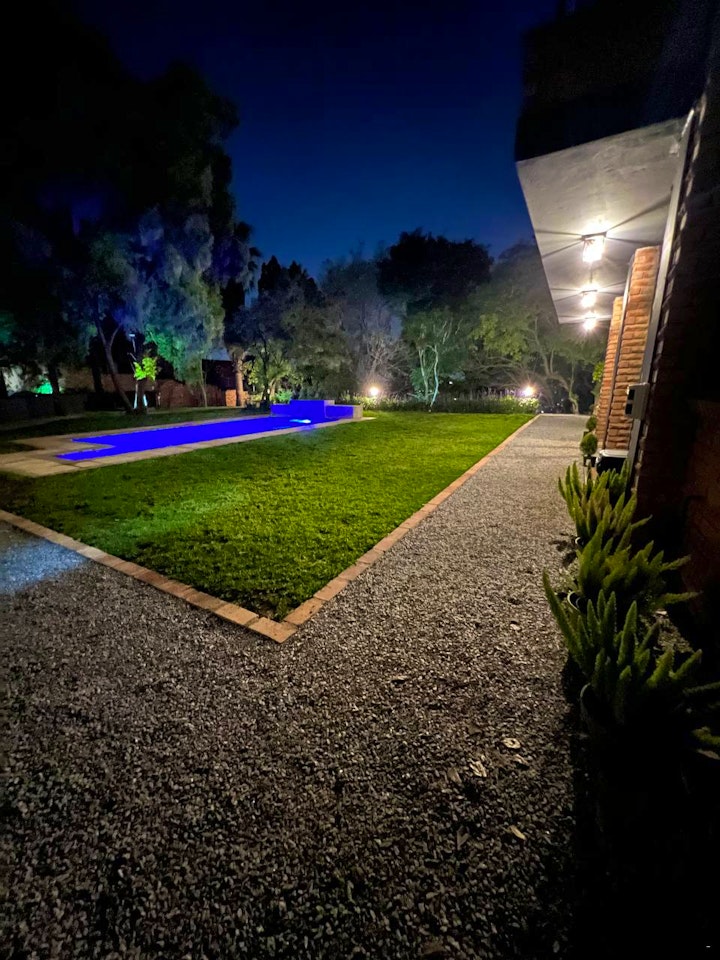 Pretoria Accommodation at Willow Tree Private Garden Suite | Viya