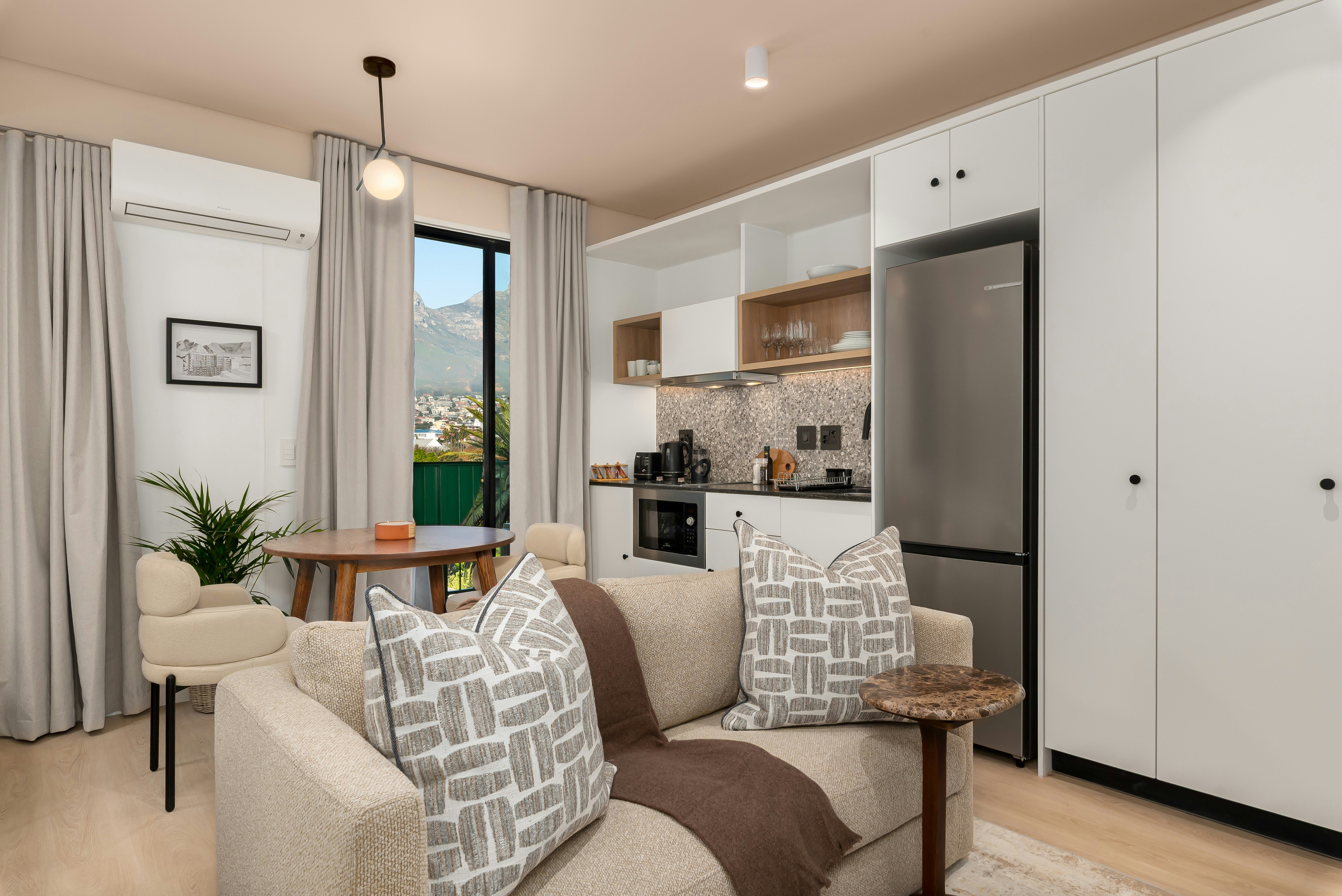 TenOnV | Designer Studio with Table Mountain Views image no 12 of 13