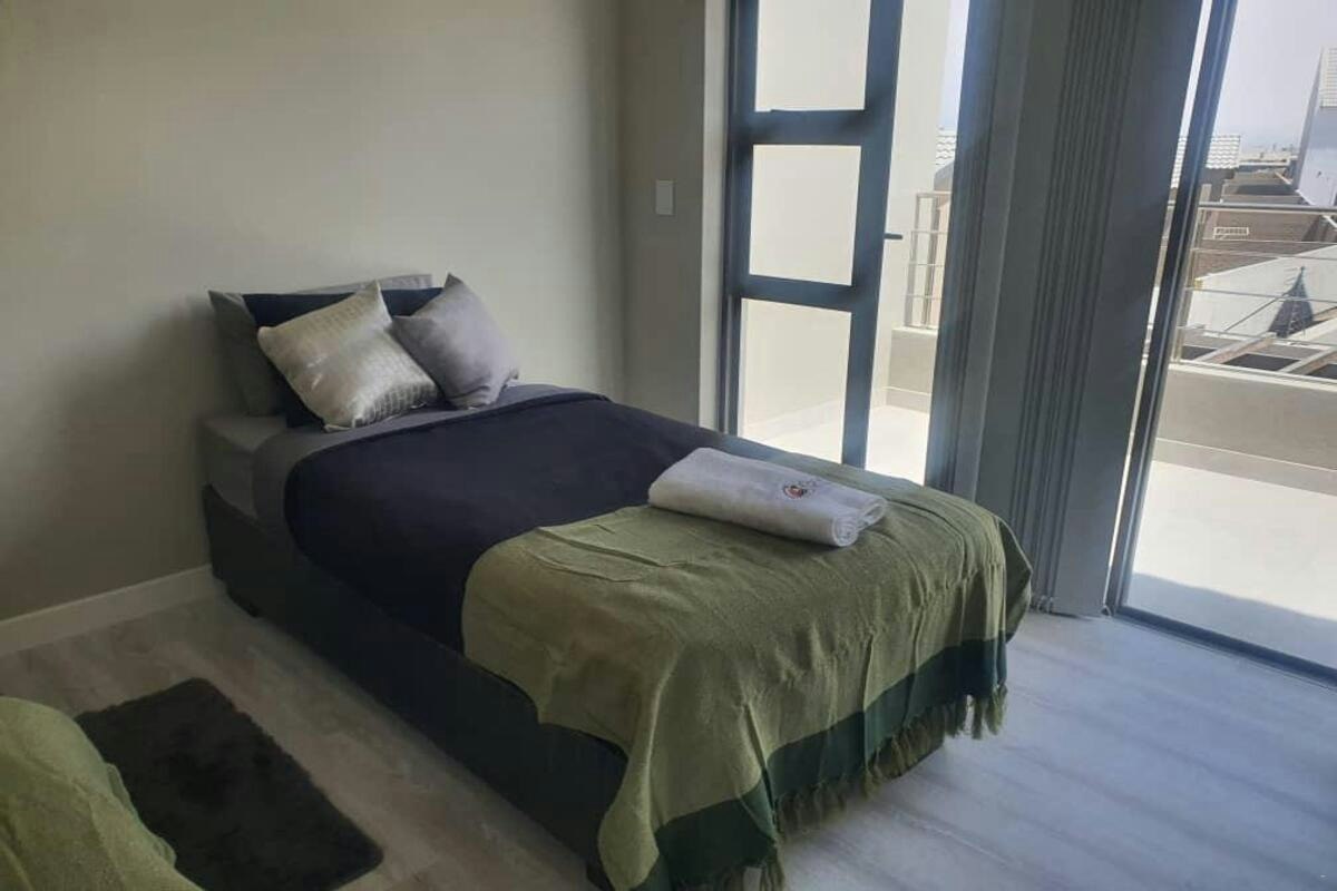 Crystal Self Catering 3 Bedroom Villa image no 12 of 16
