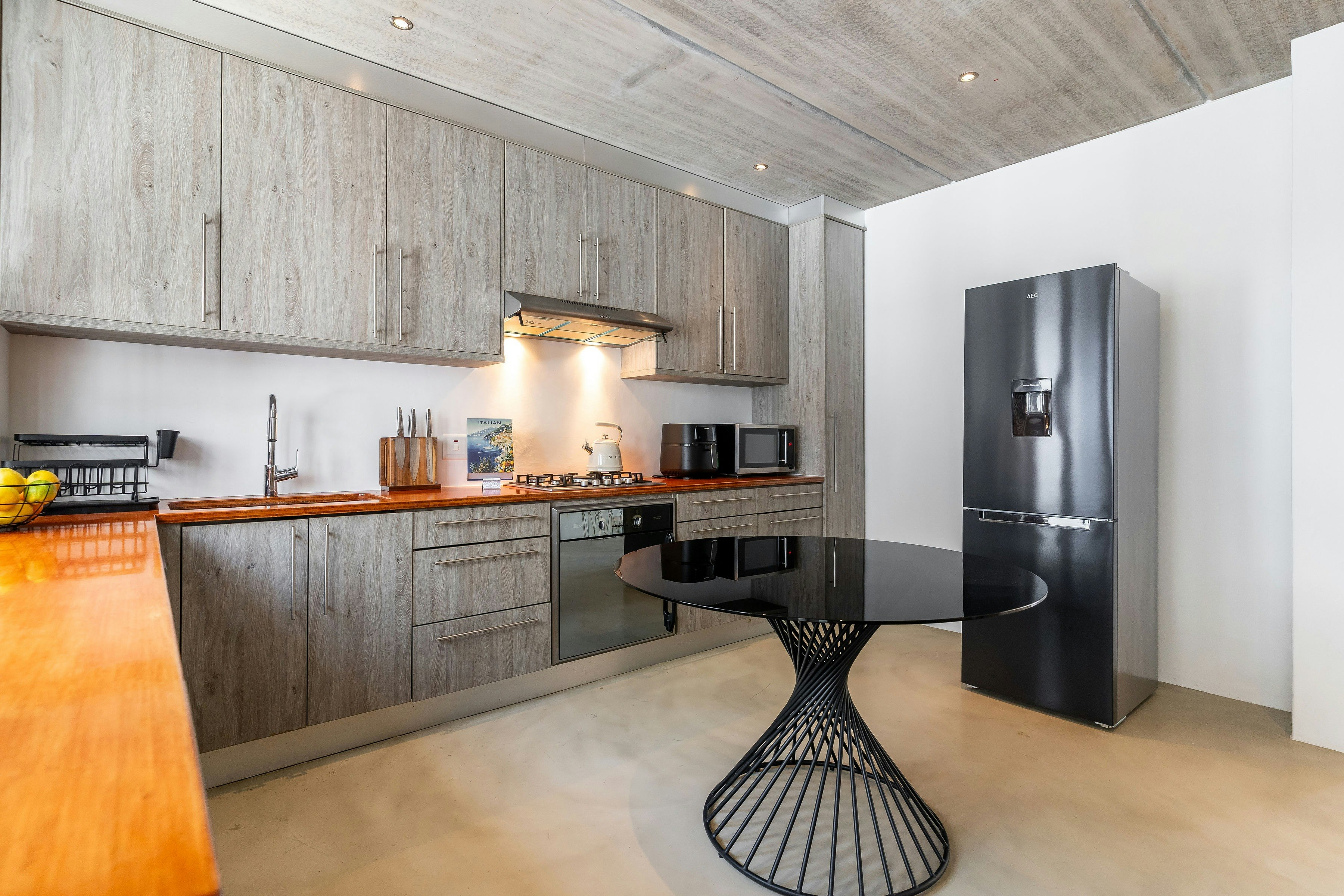 Modern Rustic Gem at the Foot of Table Mountain image no 10 of 32