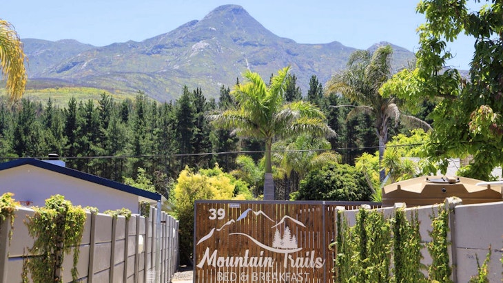  by Mountain Trails Accommodation | LekkeSlaap