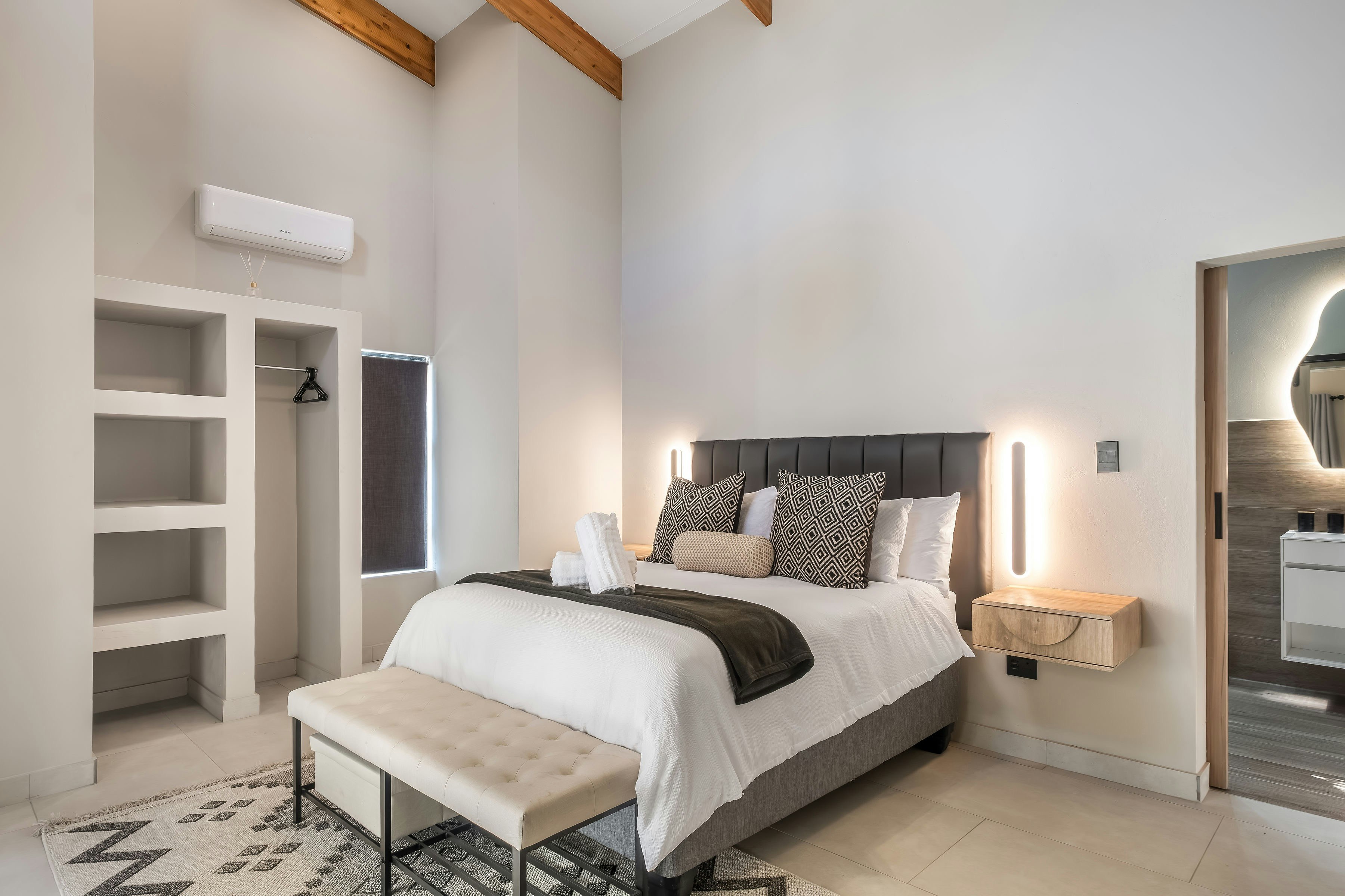 Yana’s Luxury Villa image no 15 of 25