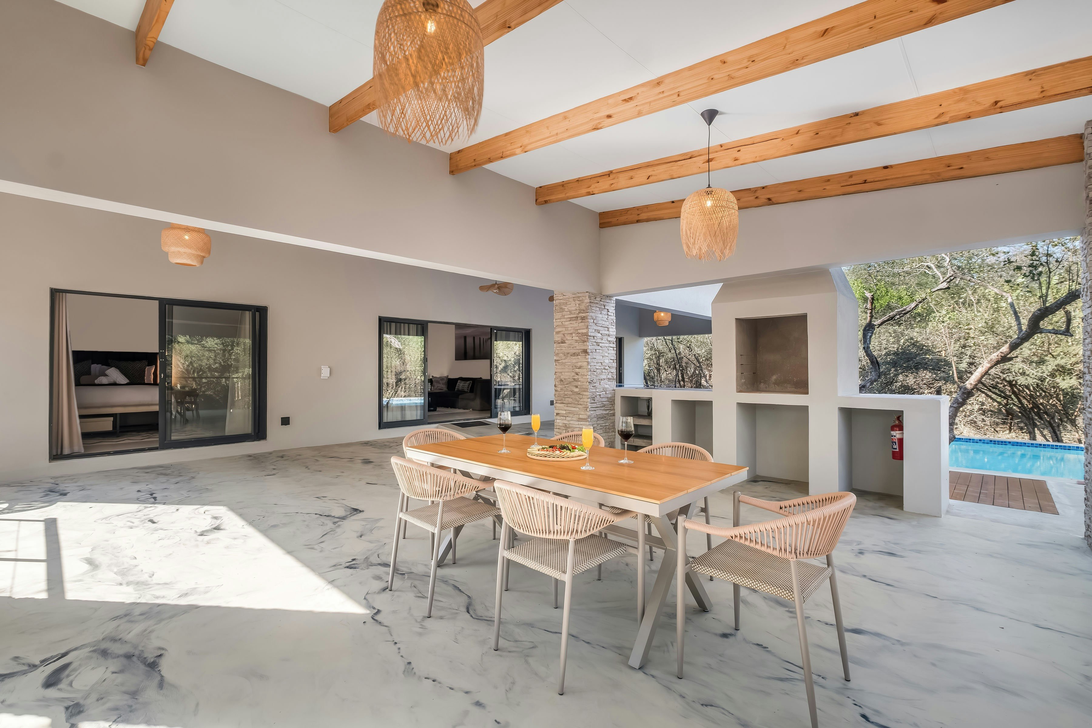Yana’s Luxury Villa image no 8 of 25