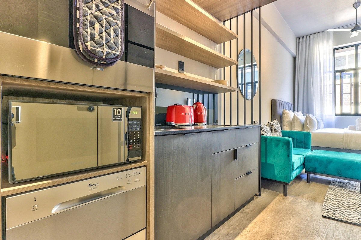 Urban Gem located in the of the East City | Map