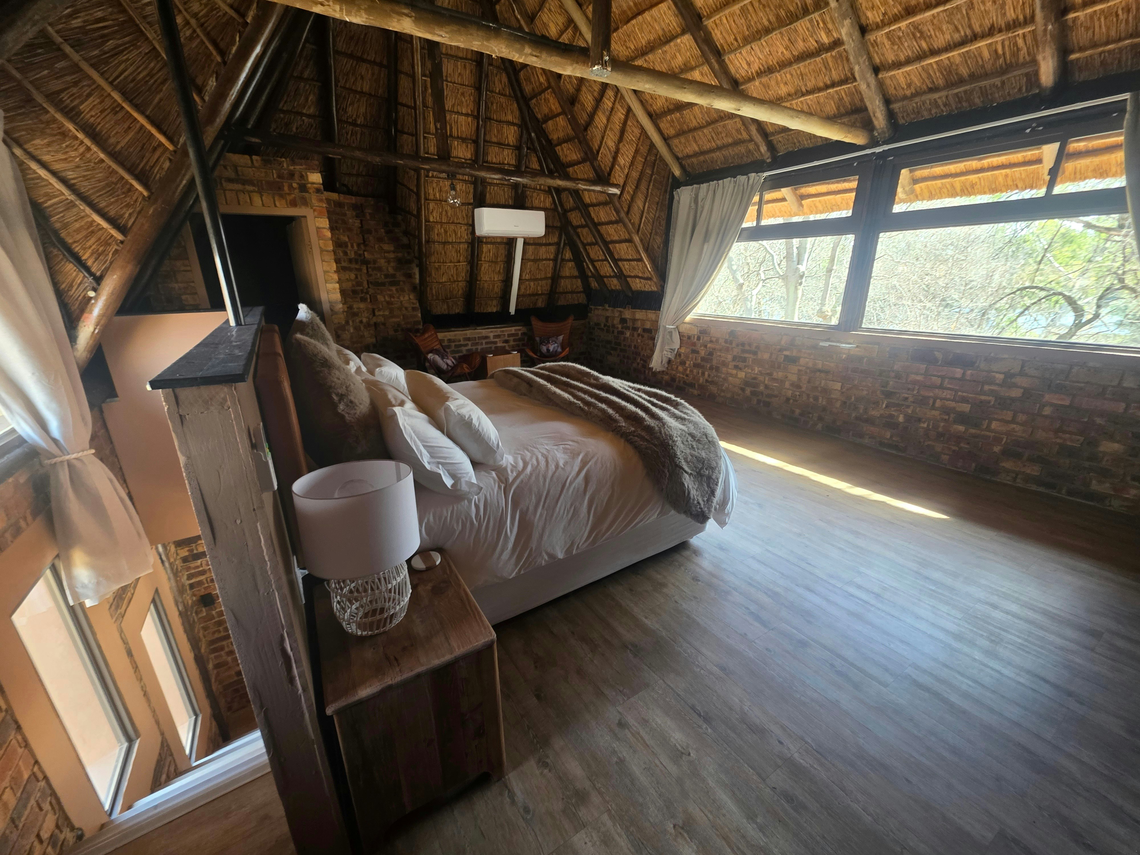 Lux Fur Cabin image no 52 of 60