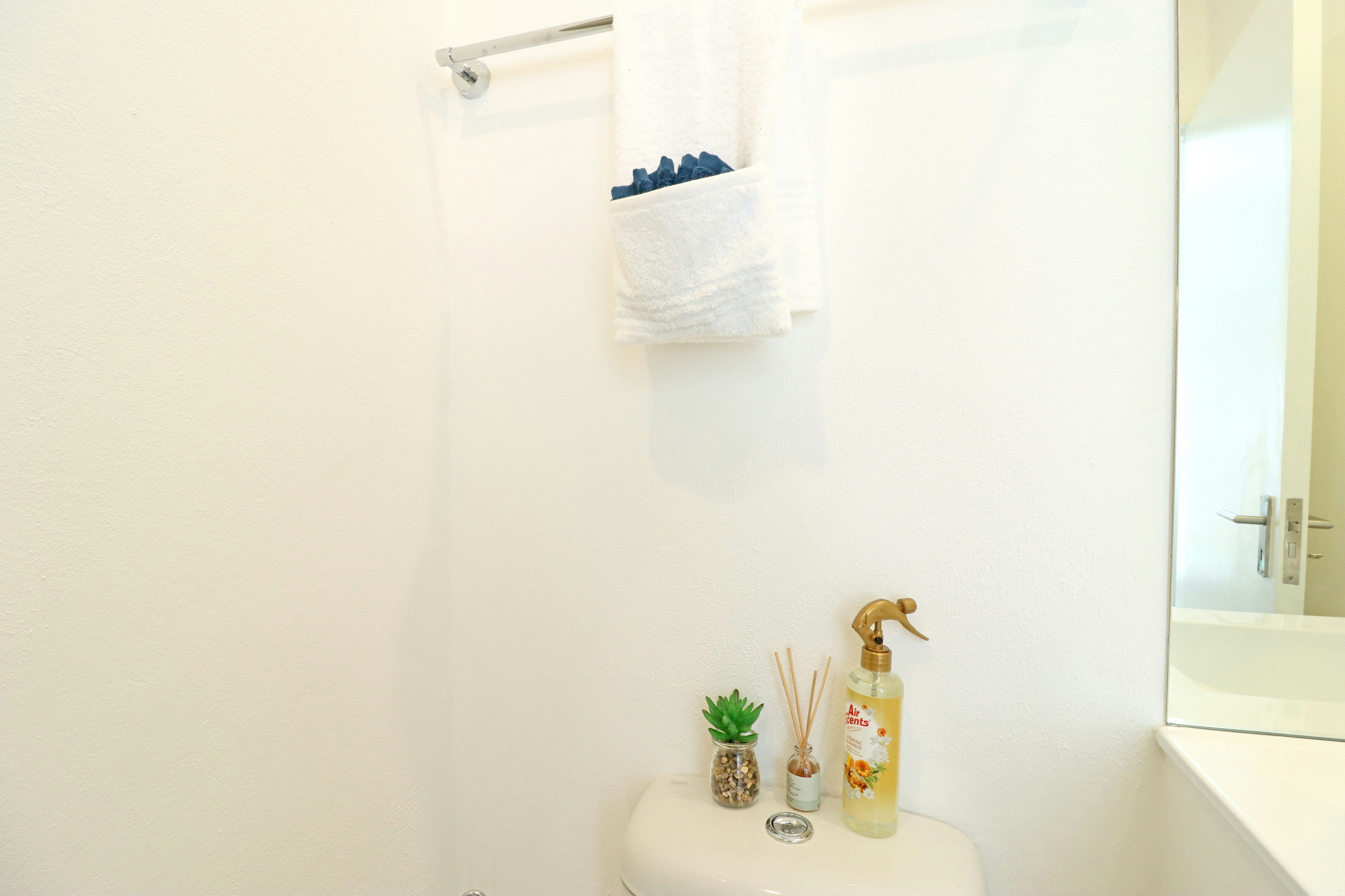 Elegant Studio in Illovo image no 23 of 38