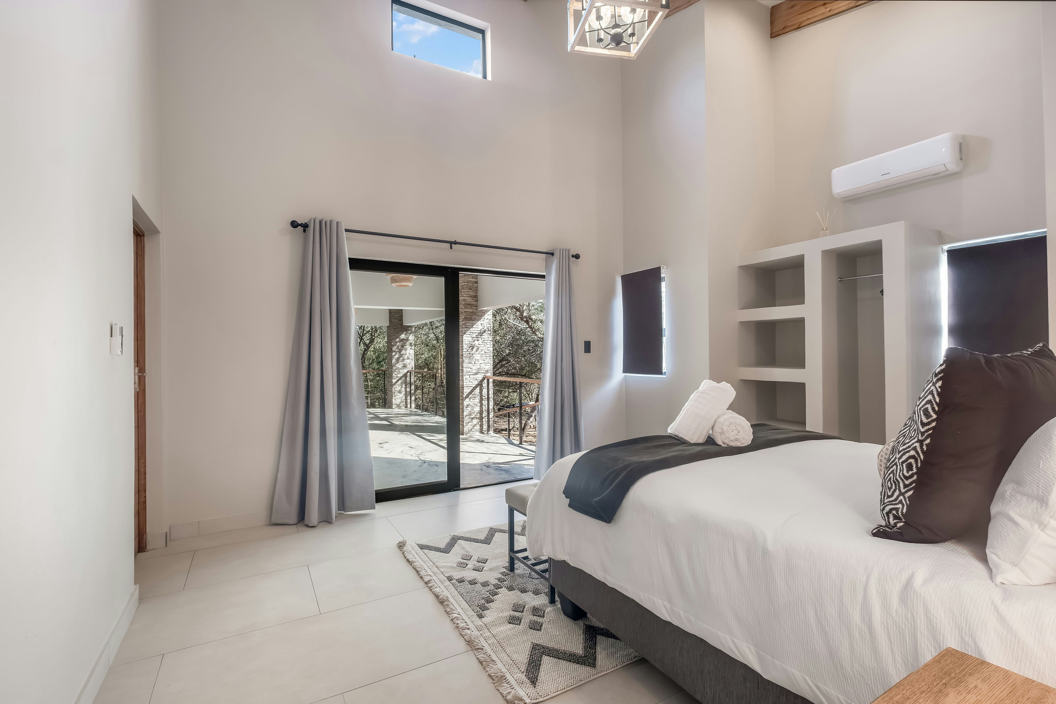 Yana’s Luxury Villa image no 13 of 25