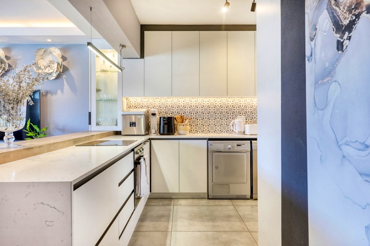 Cape Town Accommodation at Luxury Central Promenade Apartment | Viya