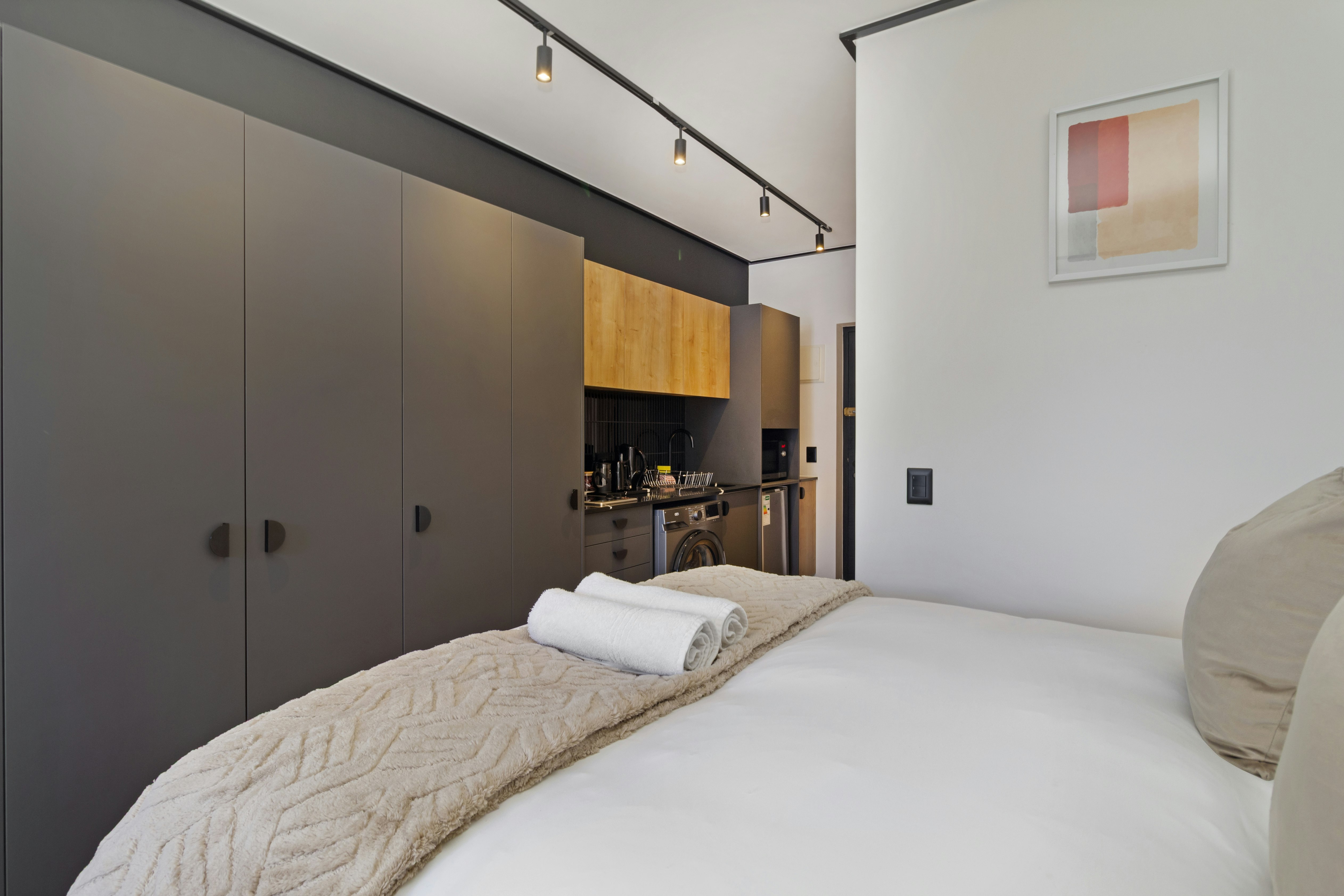 Modern Studio @ Nine Palms image no 7 of 18