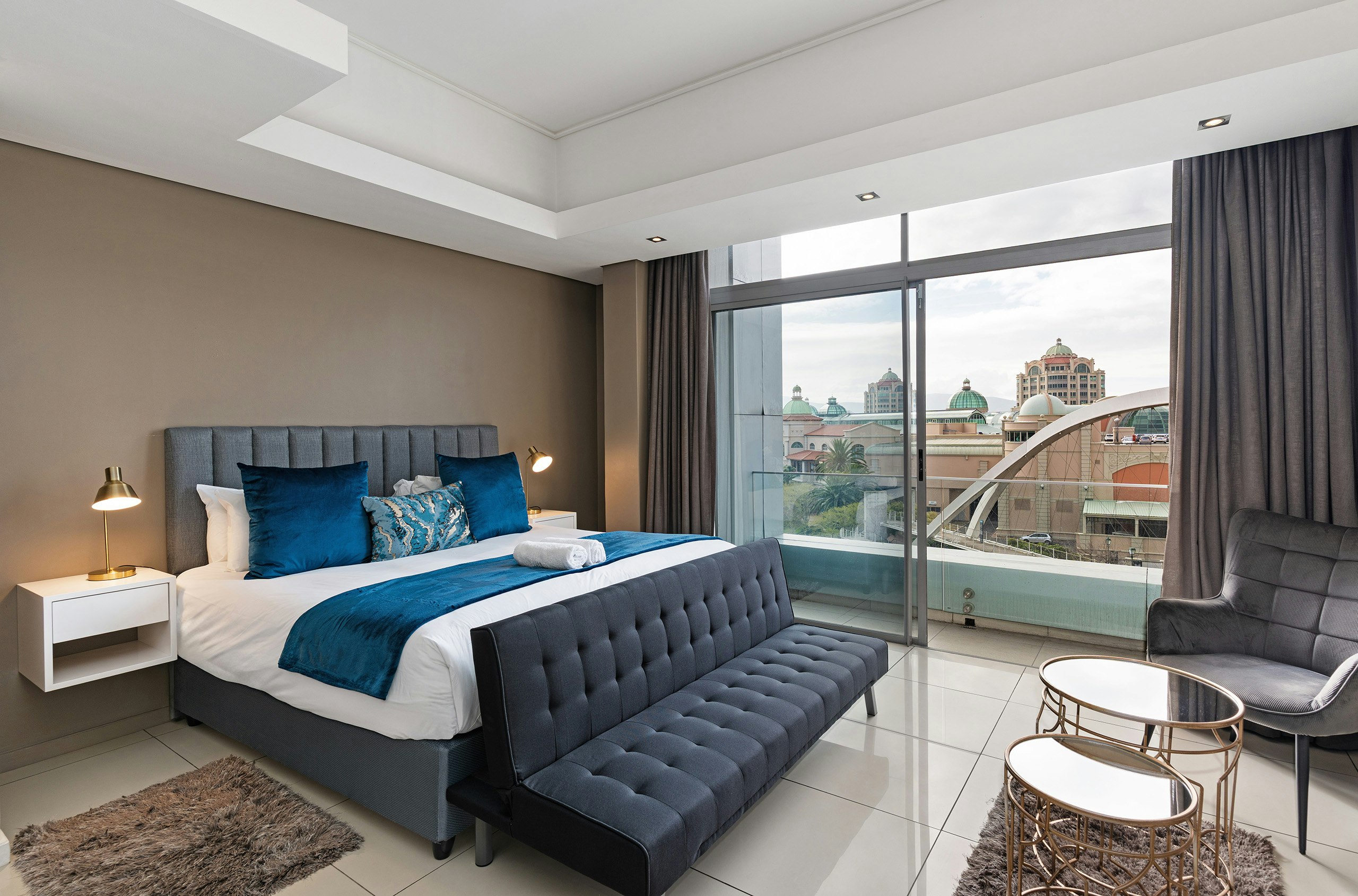 Luxury Stay Crystal Towers image no 3 of 17